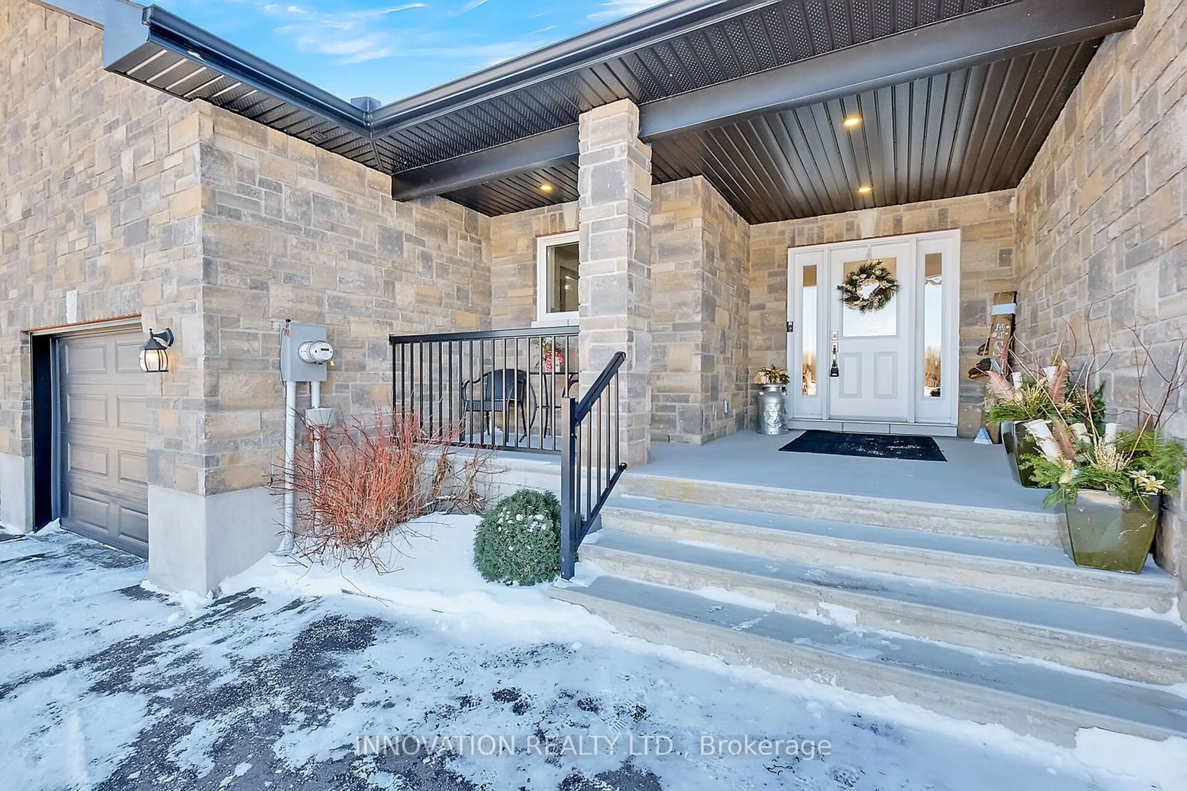 Indoor entryway for 1756 Coleman Cres, North Dundas Ontario K0E 1S0