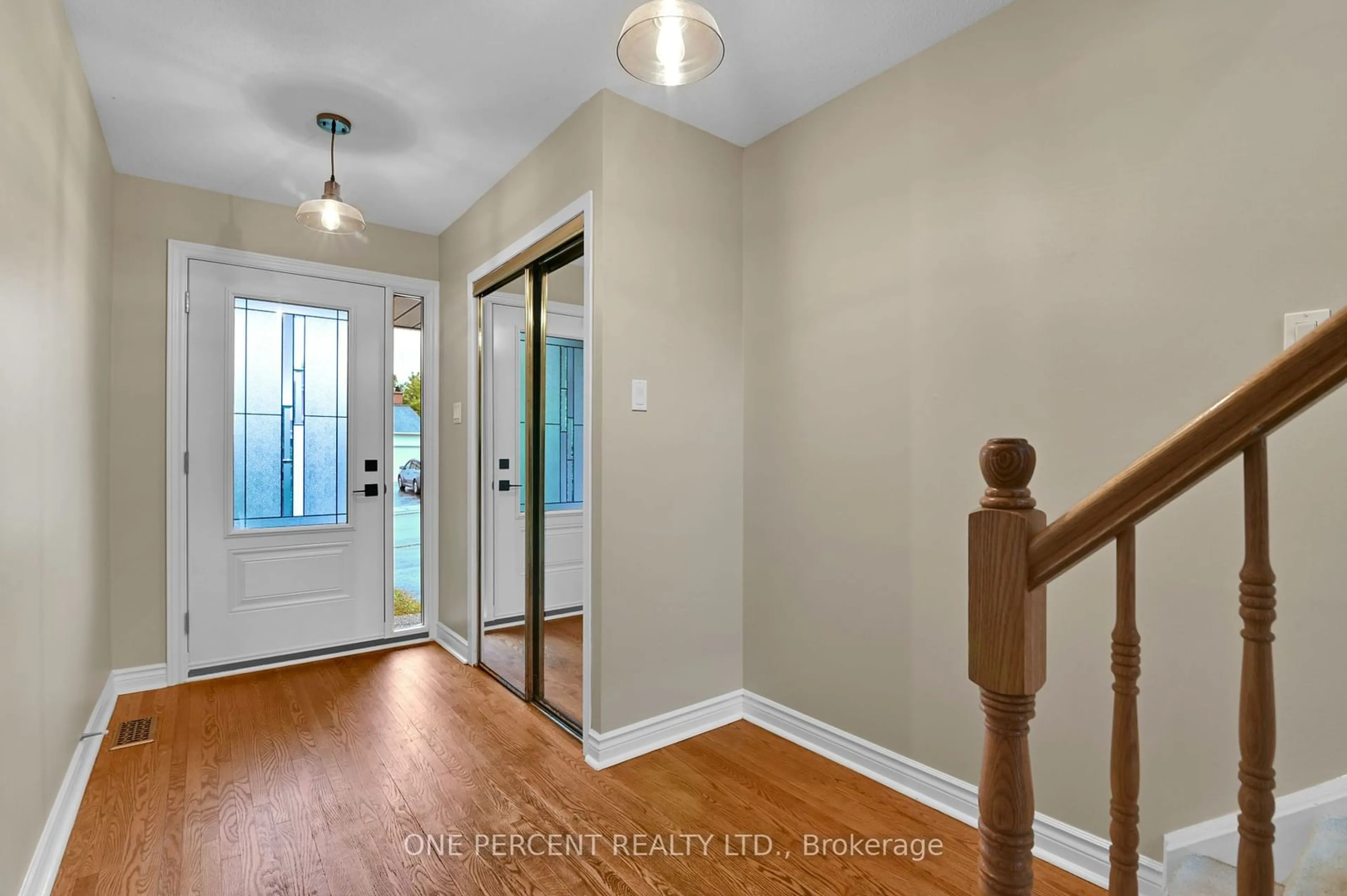 Indoor entryway for 28 Phylis St, Barrhaven Ontario K2J 1V2