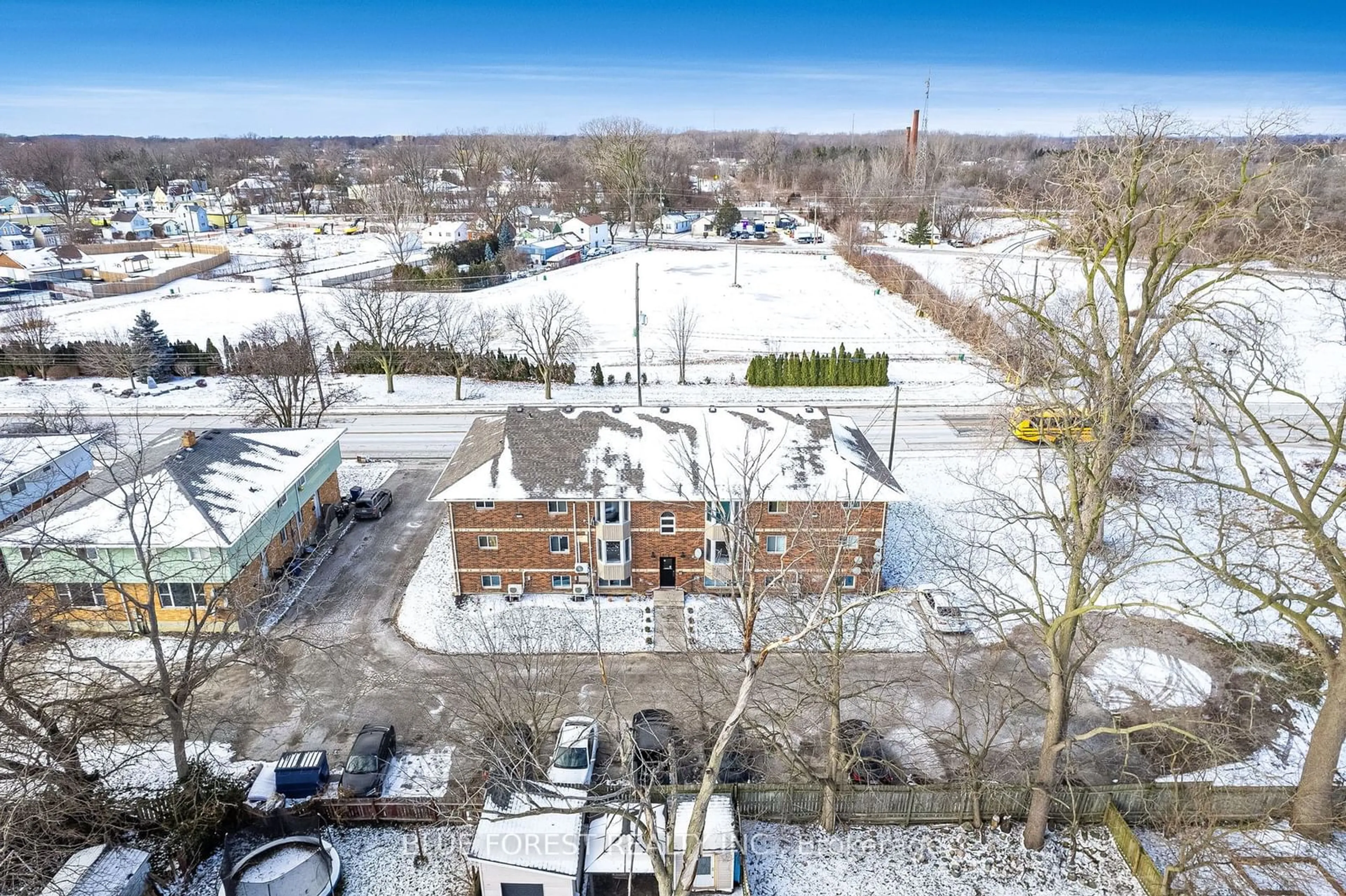 A pic from outside/outdoor area/front of a property/back of a property/a pic from drone, building for 388 Park Ave, Chatham-Kent Ontario N7M 3W3