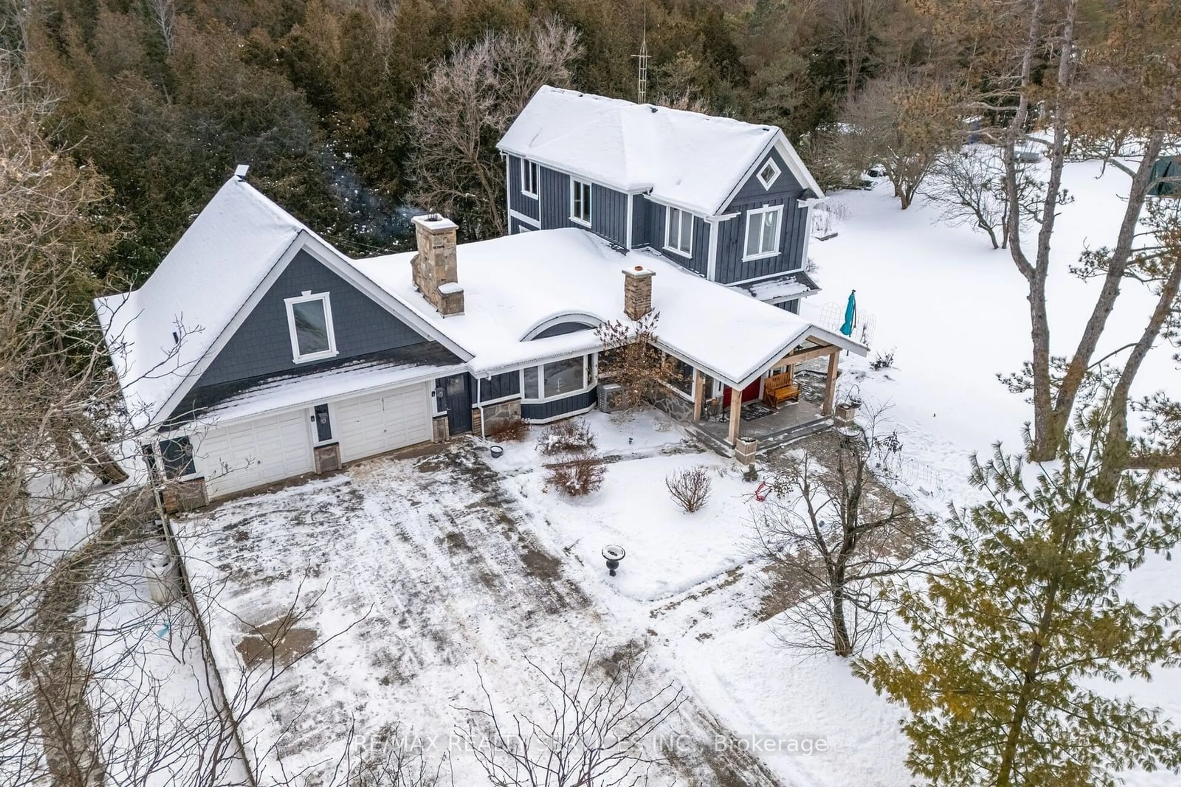 A pic from outside/outdoor area/front of a property/back of a property/a pic from drone, street for 7 Shell Cres, Mono Ontario L9W 2Y8