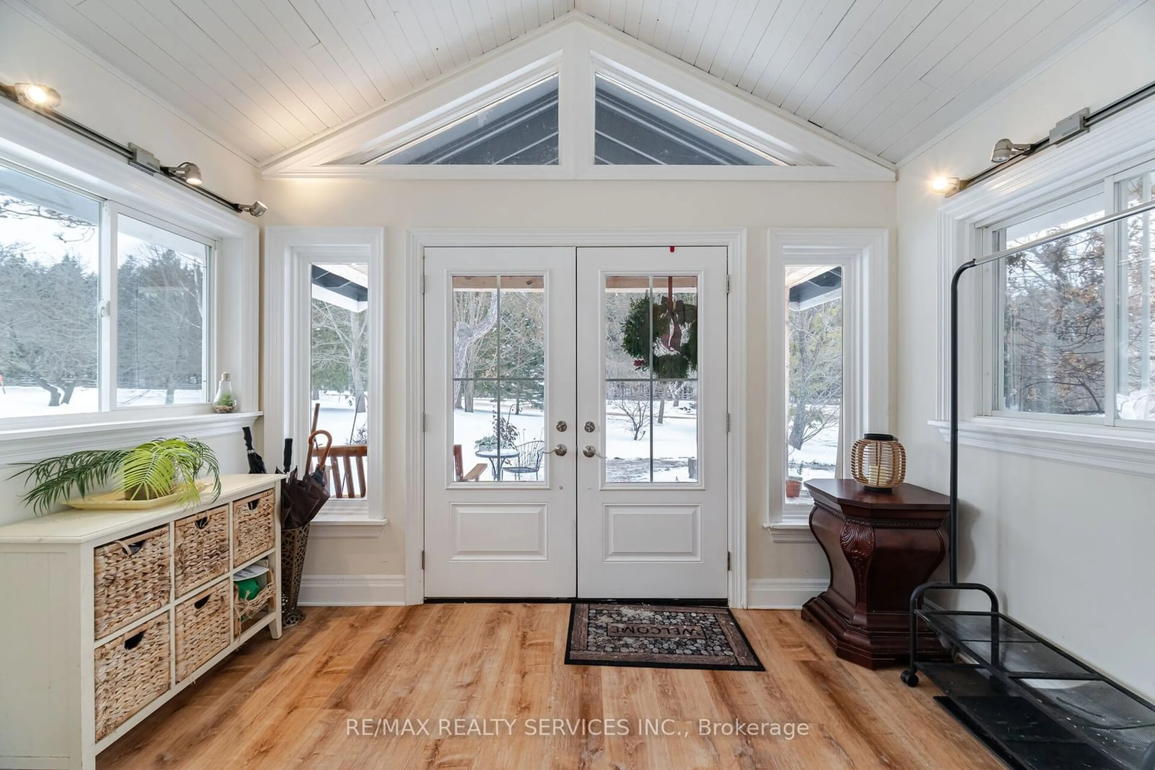 Indoor entryway for 7 Shell Cres, Mono Ontario L9W 2Y8