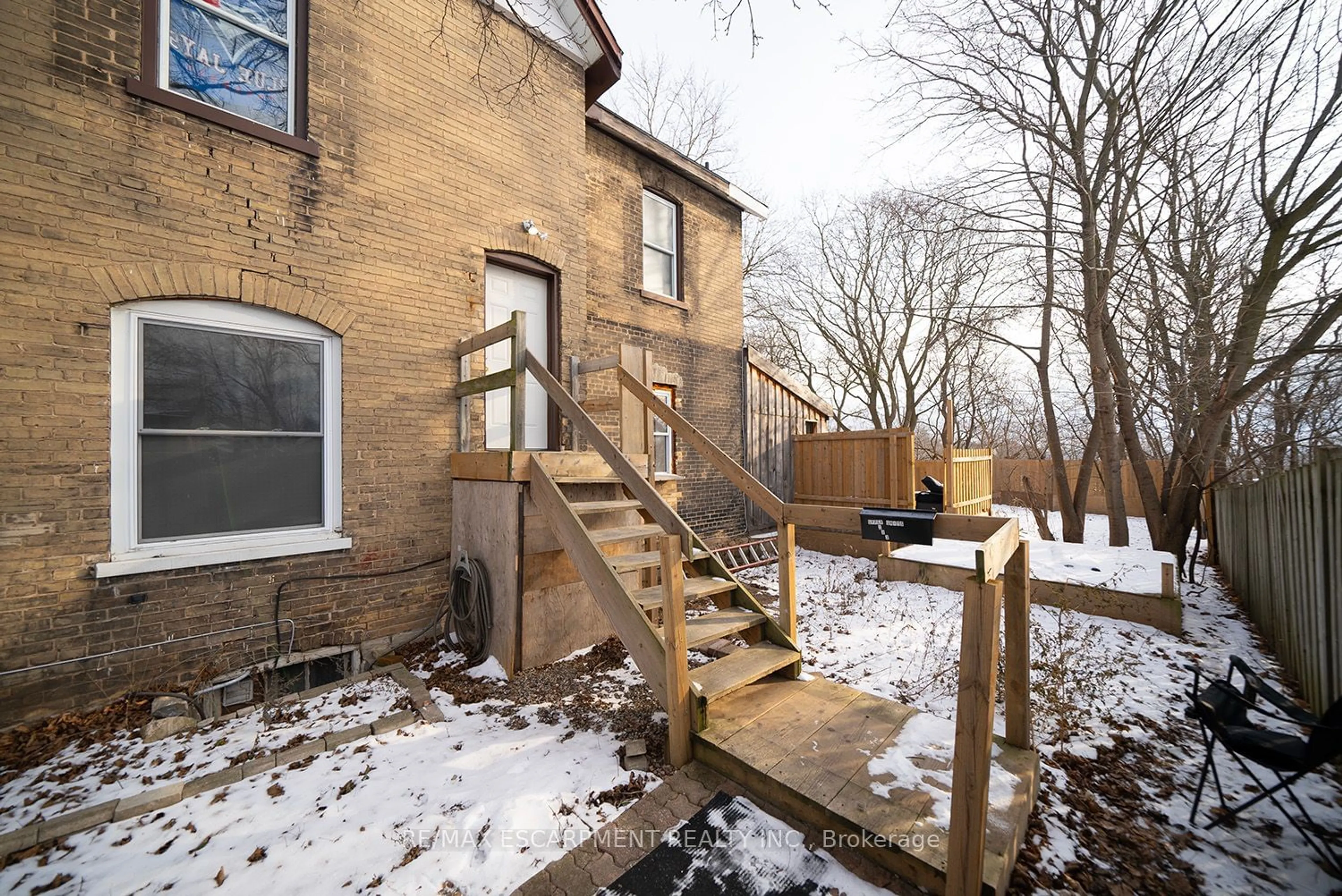 Patio, street for 165 Sydenham Rd, Brantford Ontario N3R 3Z1