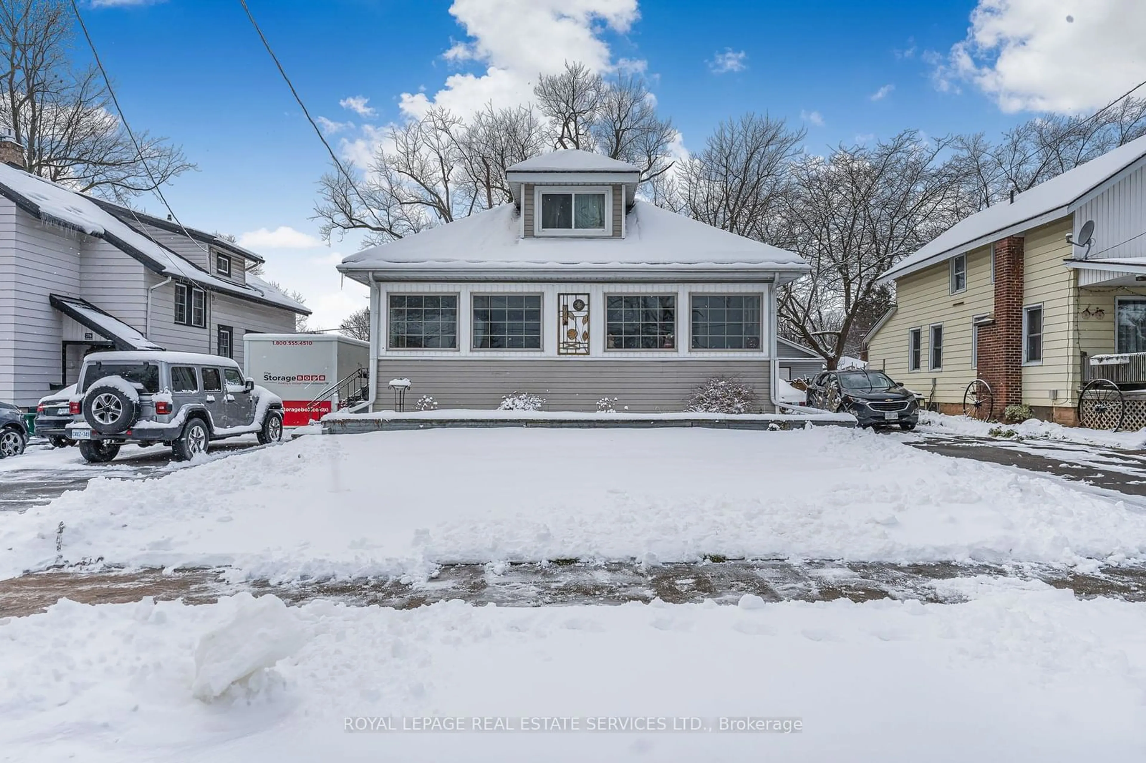 A pic from outside/outdoor area/front of a property/back of a property/a pic from drone, street for 272 High St, Fort Erie Ontario L2A 3R3