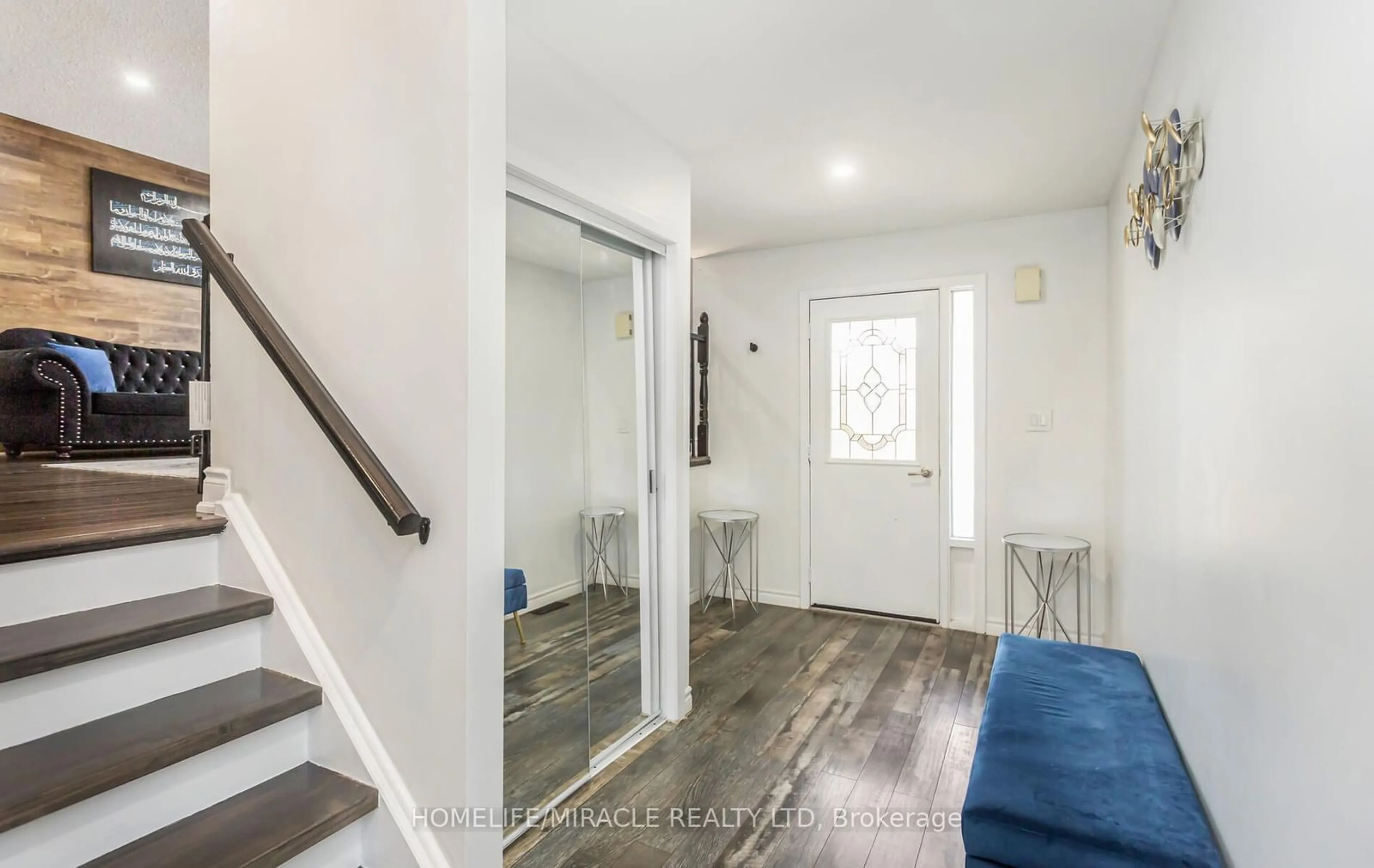 Indoor entryway for 1756 Briarwood Dr, Cambridge Ontario N3H 5A7