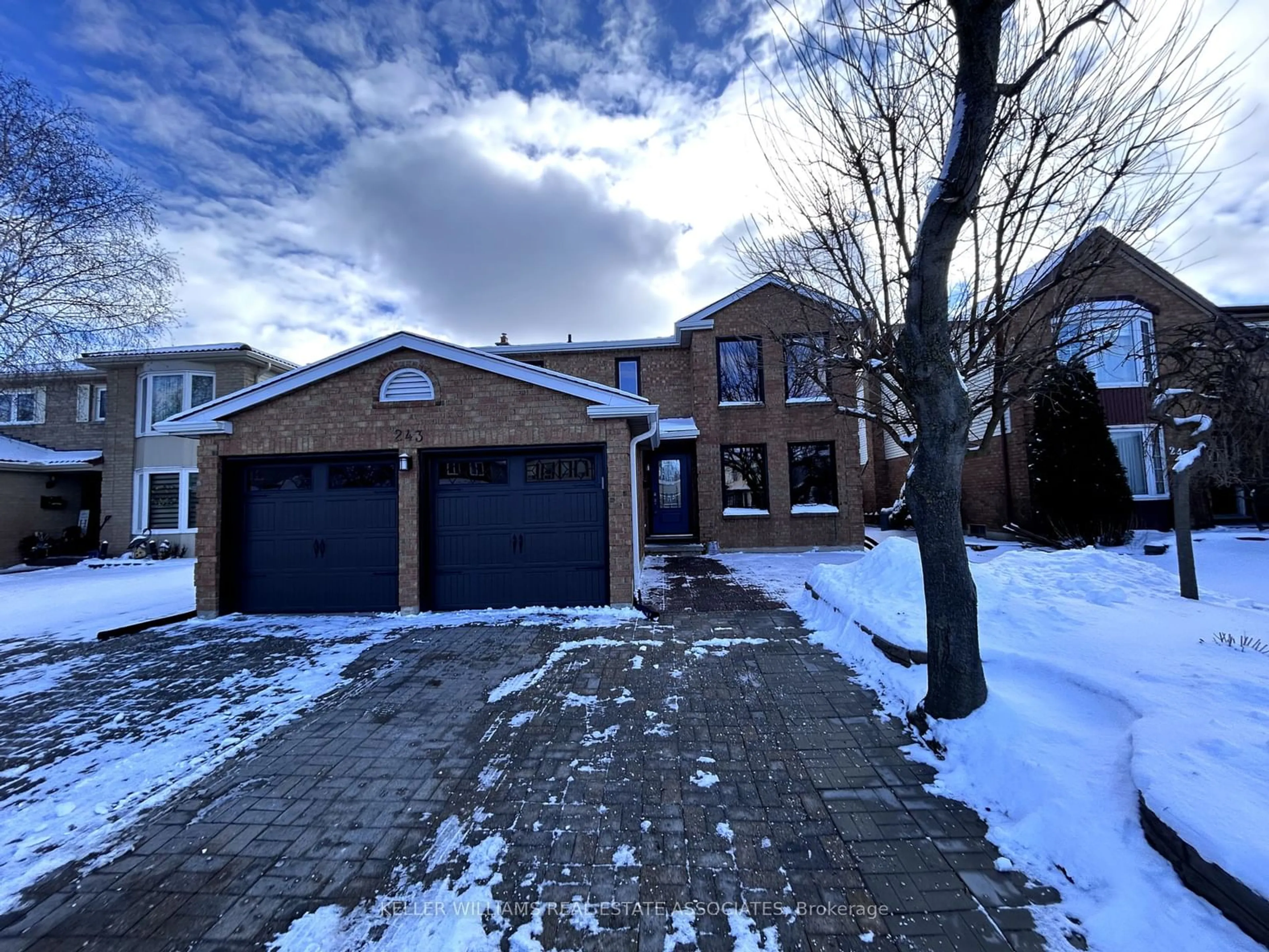 A pic from outside/outdoor area/front of a property/back of a property/a pic from drone, street for 243 Highview Dr, Kitchener Ontario N2N 2K6