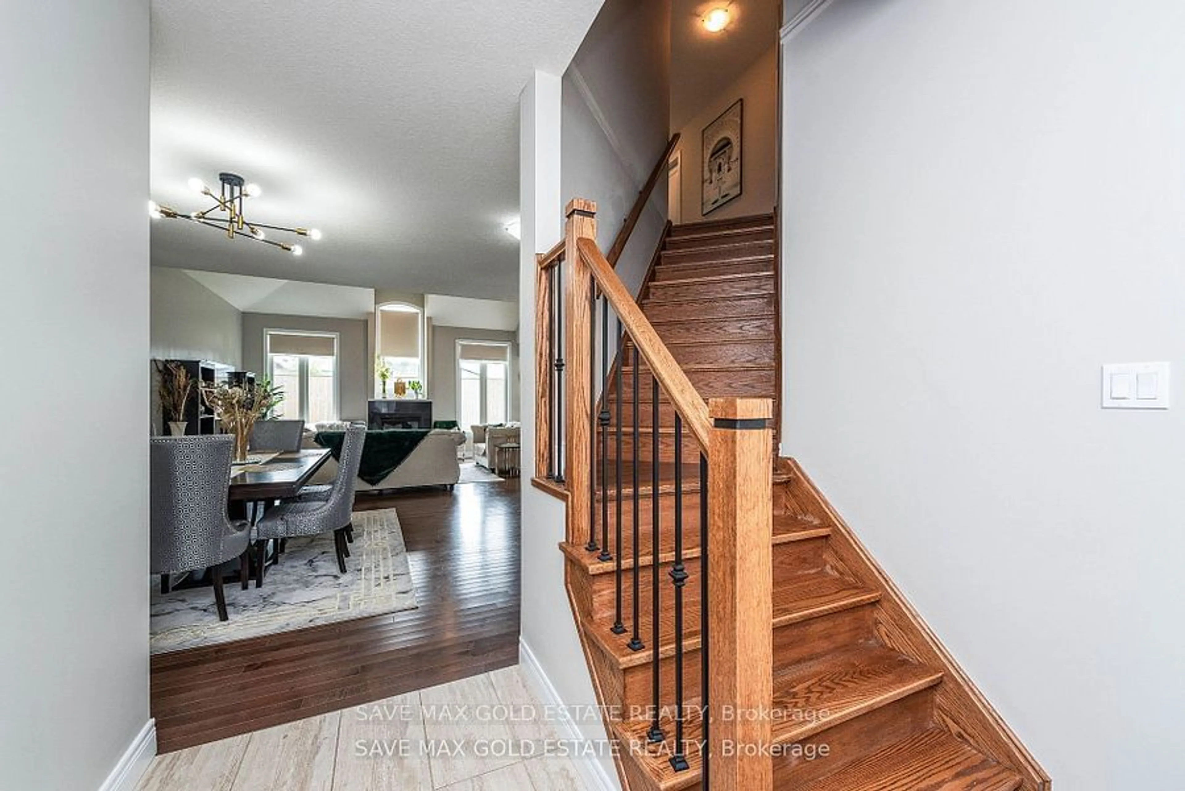 Indoor entryway for 25 Hilborn St, East Luther Grand Valley Ontario L9W 6V1