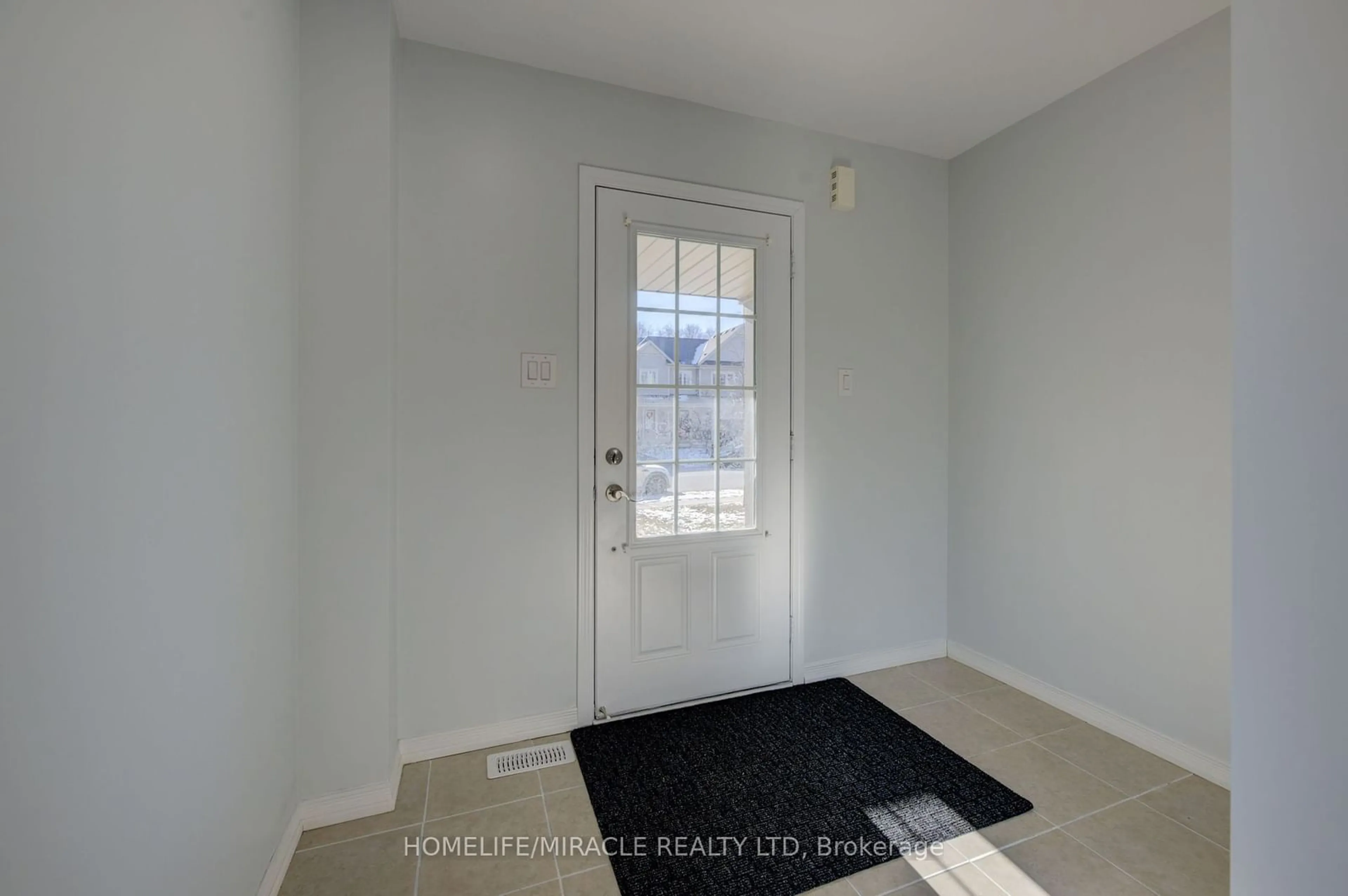 Indoor entryway for 41 Cole Cres, Brantford Ontario N3T 0P4