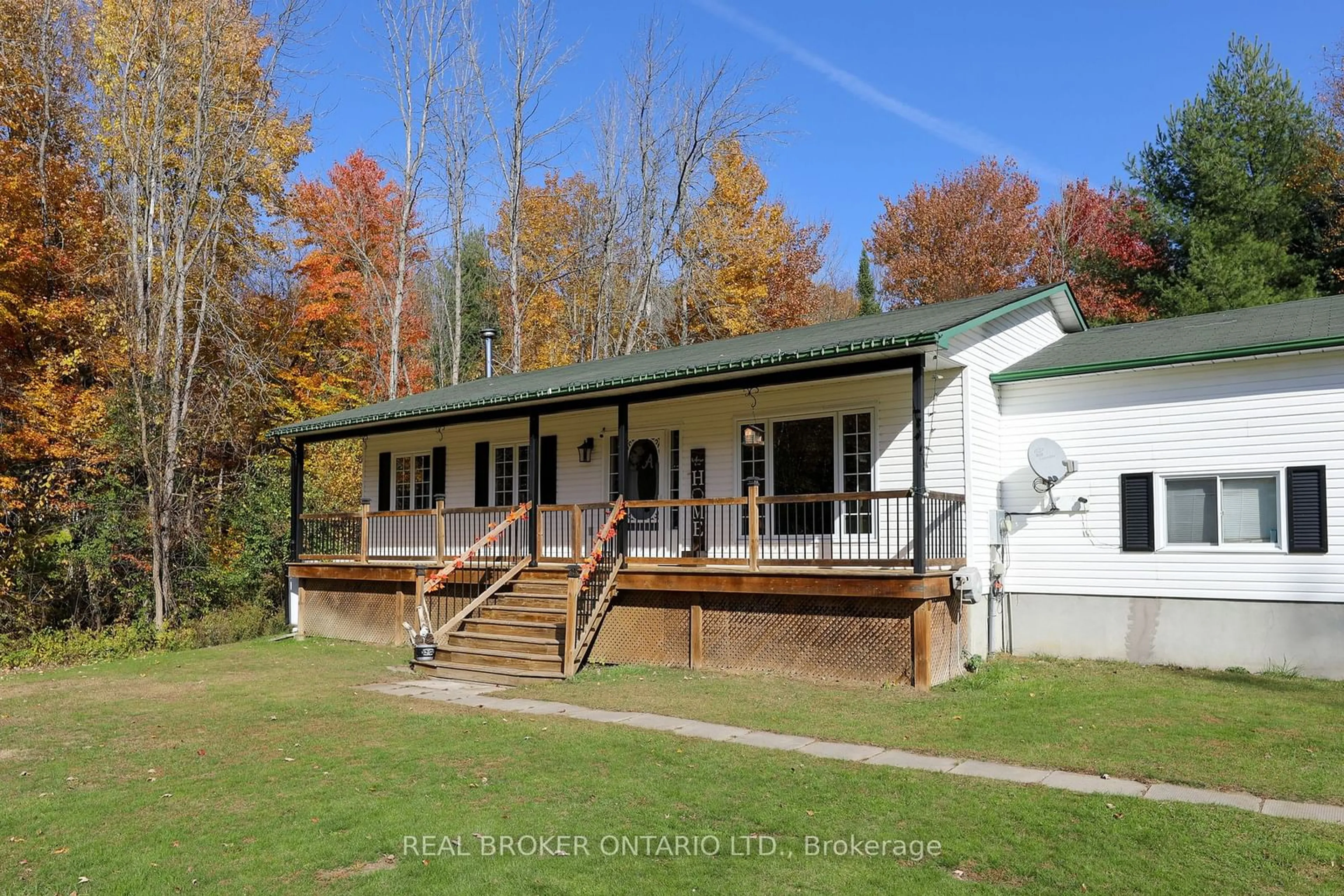 A pic from outside/outdoor area/front of a property/back of a property/a pic from drone, building for 8 Benjamin Lane, North Grenville Ontario K0G 1J0