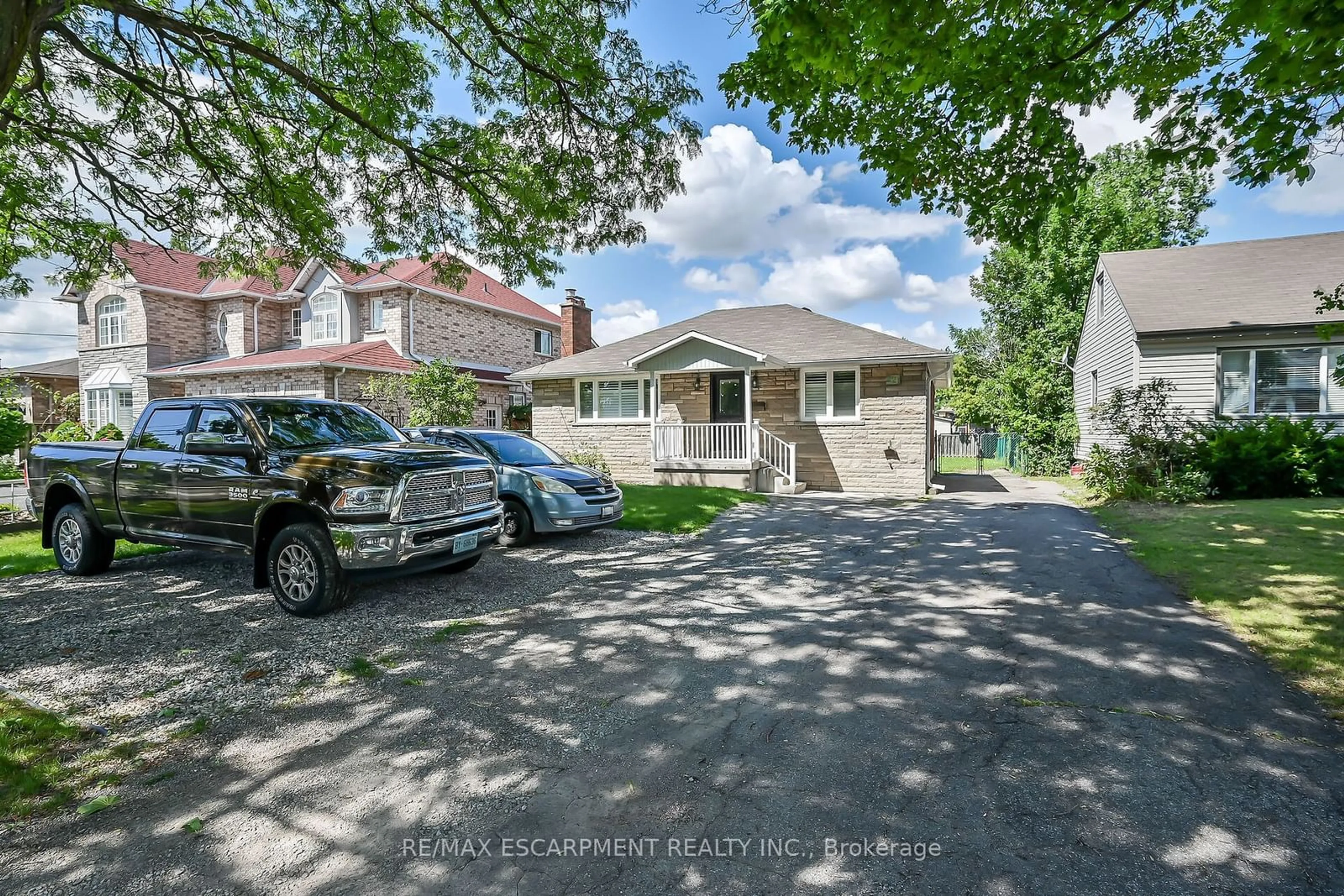 A pic from outside/outdoor area/front of a property/back of a property/a pic from drone, street for 221 Gray Rd, Hamilton Ontario L8E 2T9