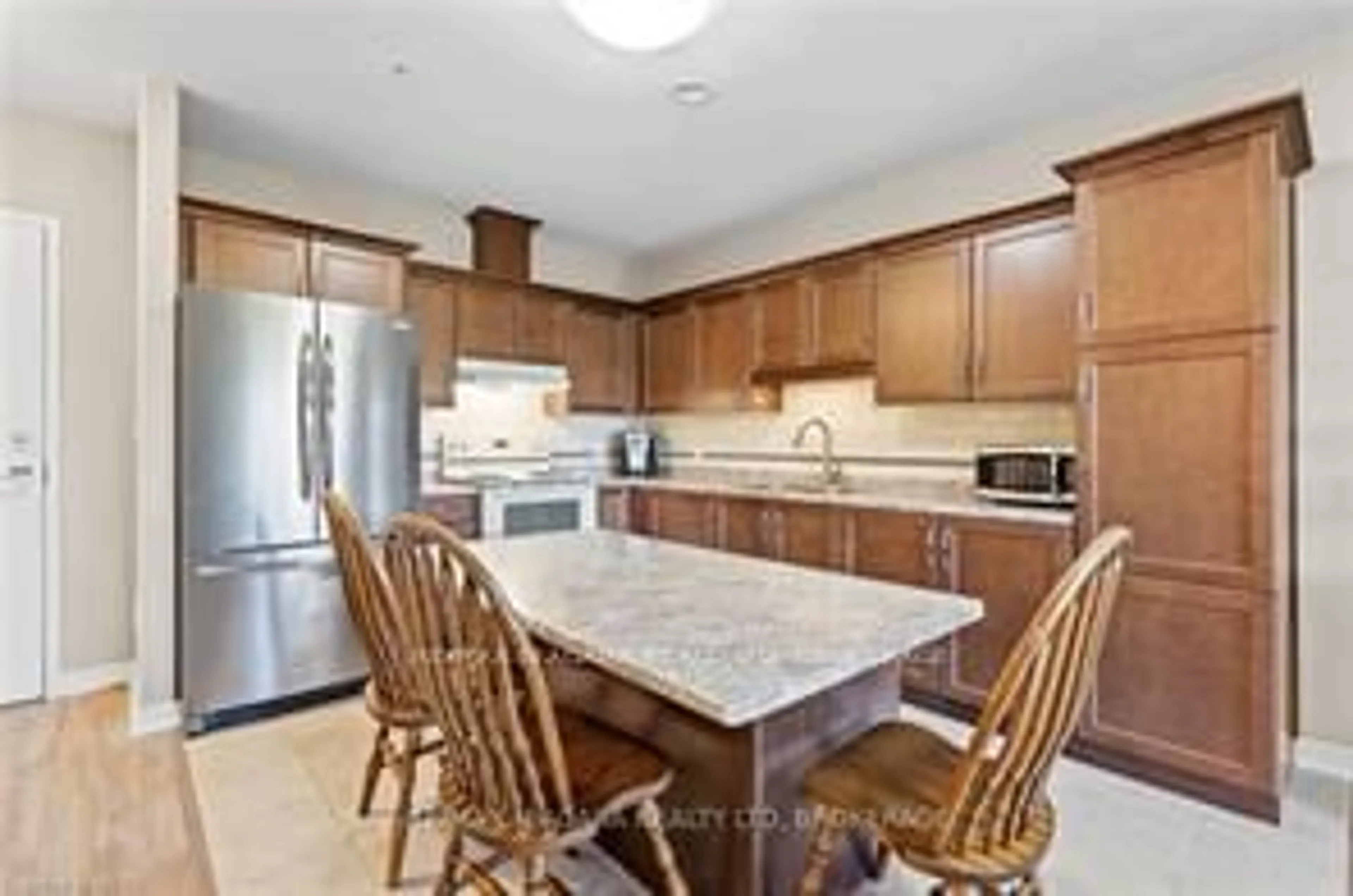 Open concept kitchen, ceramic/tile floor for 379 SCOTT St #308, St. Catharines Ontario L2M 3W2