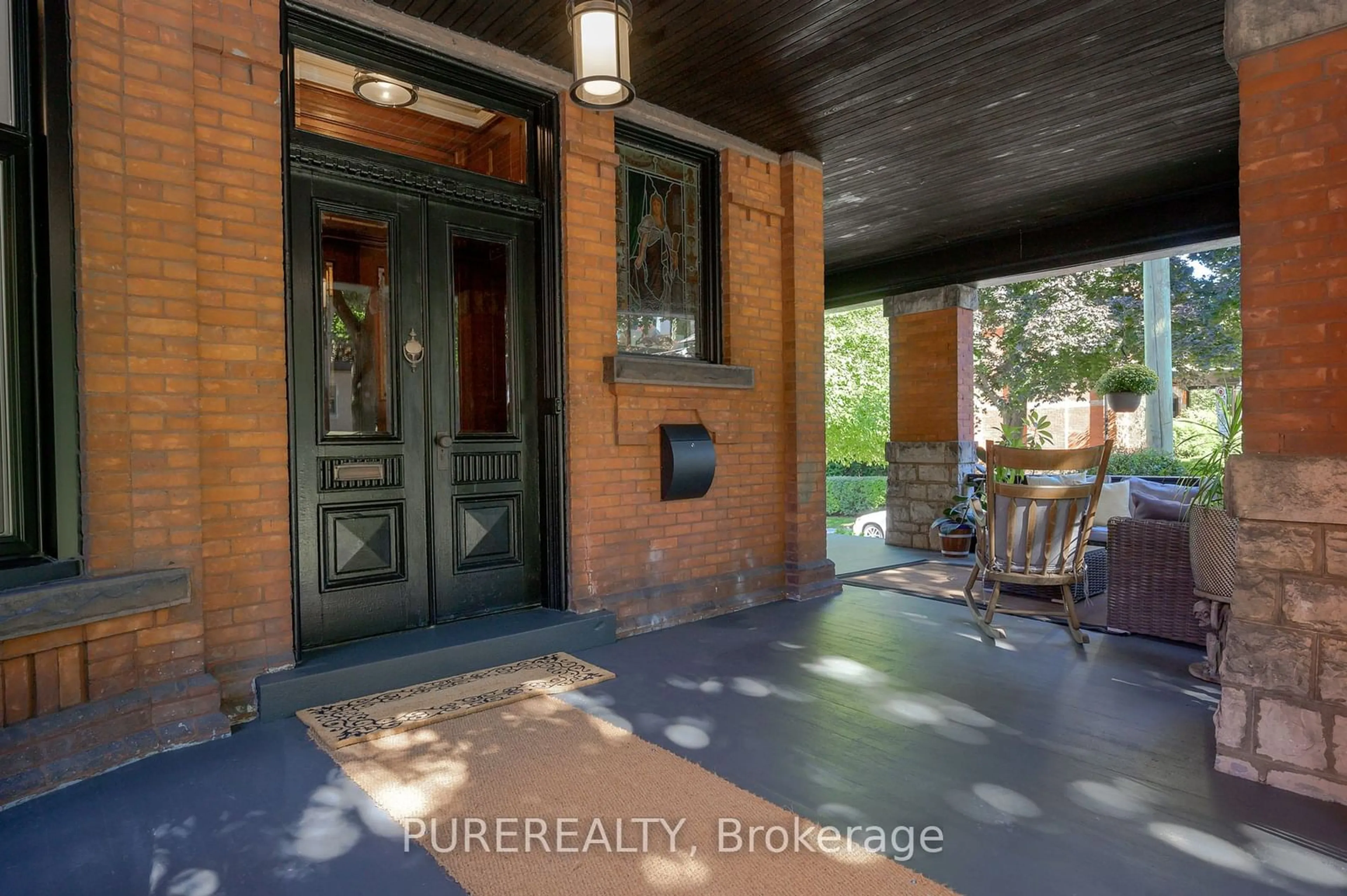 Indoor entryway for 114 Aberdeen Ave, Hamilton Ontario L8P 2P2