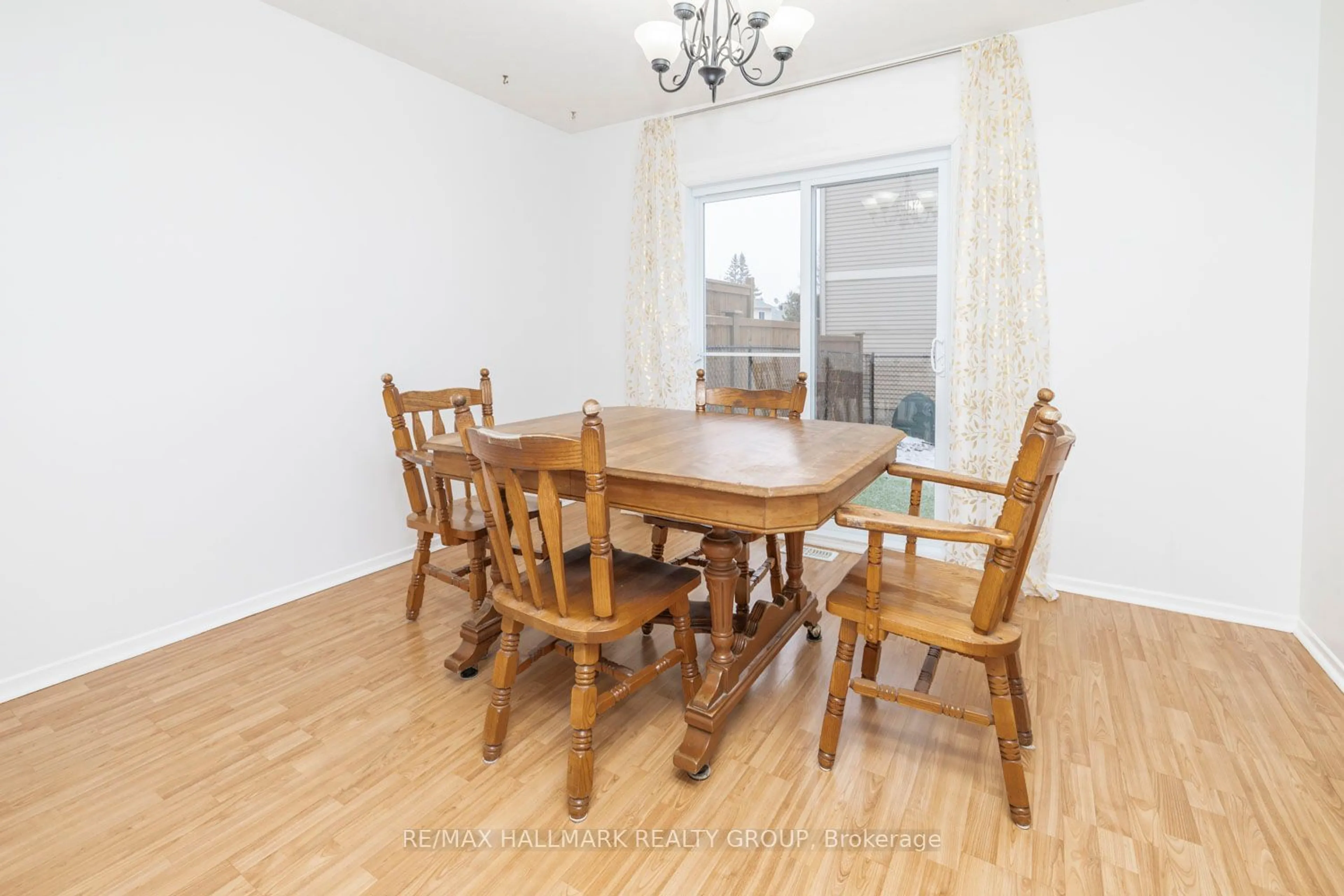 Dining room, wood/laminate floor for 908 Borland Dr, Orleans - Cumberland and Area Ontario K1E 1X6