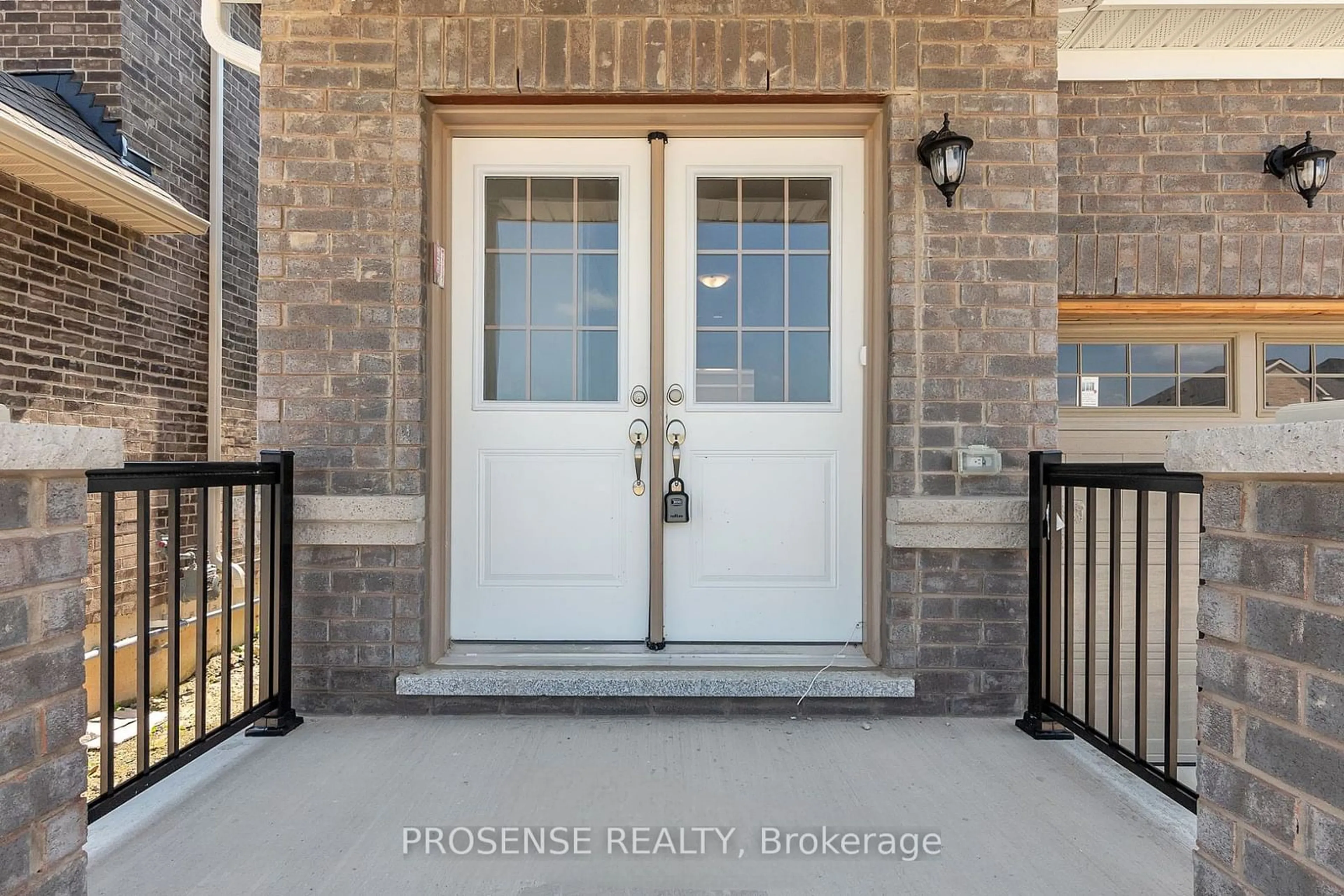 Indoor entryway for 447 Vandusen Ave, Southgate Ontario N0C 1B0