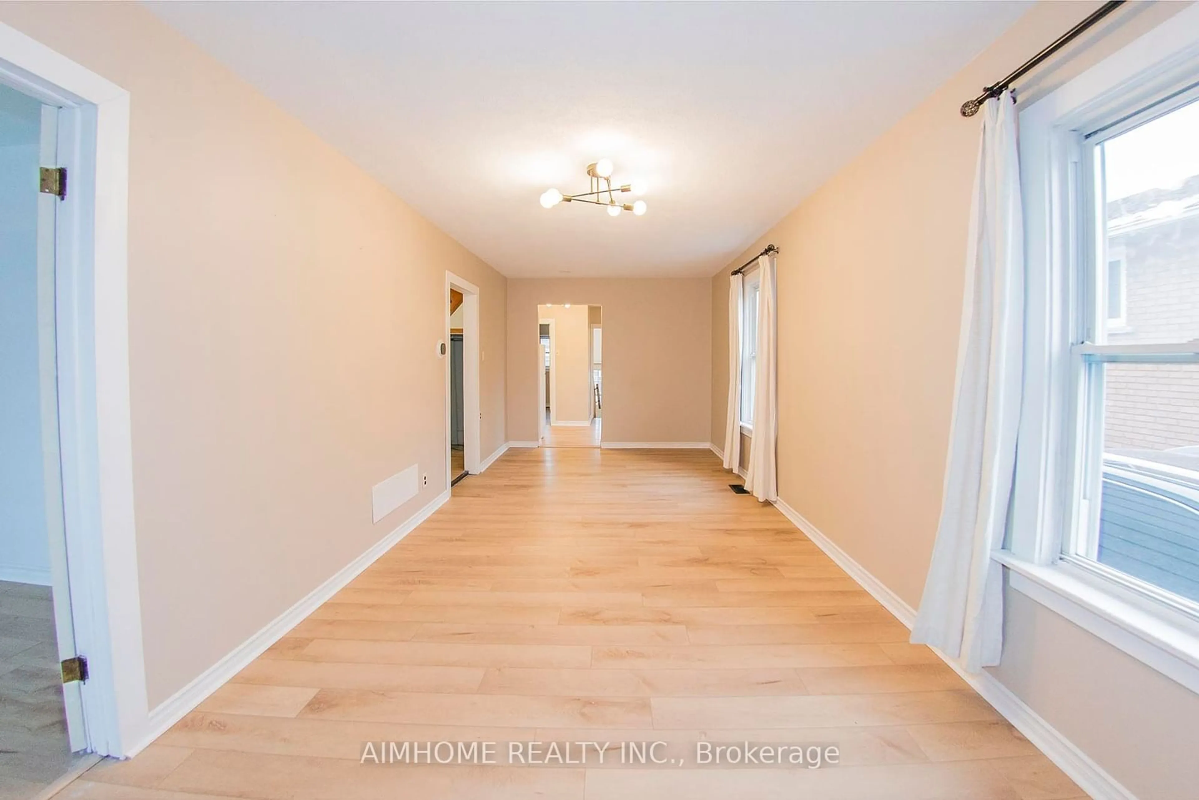 A pic of a room for 160 Ivon Ave, Hamilton Ontario L8H 5S8