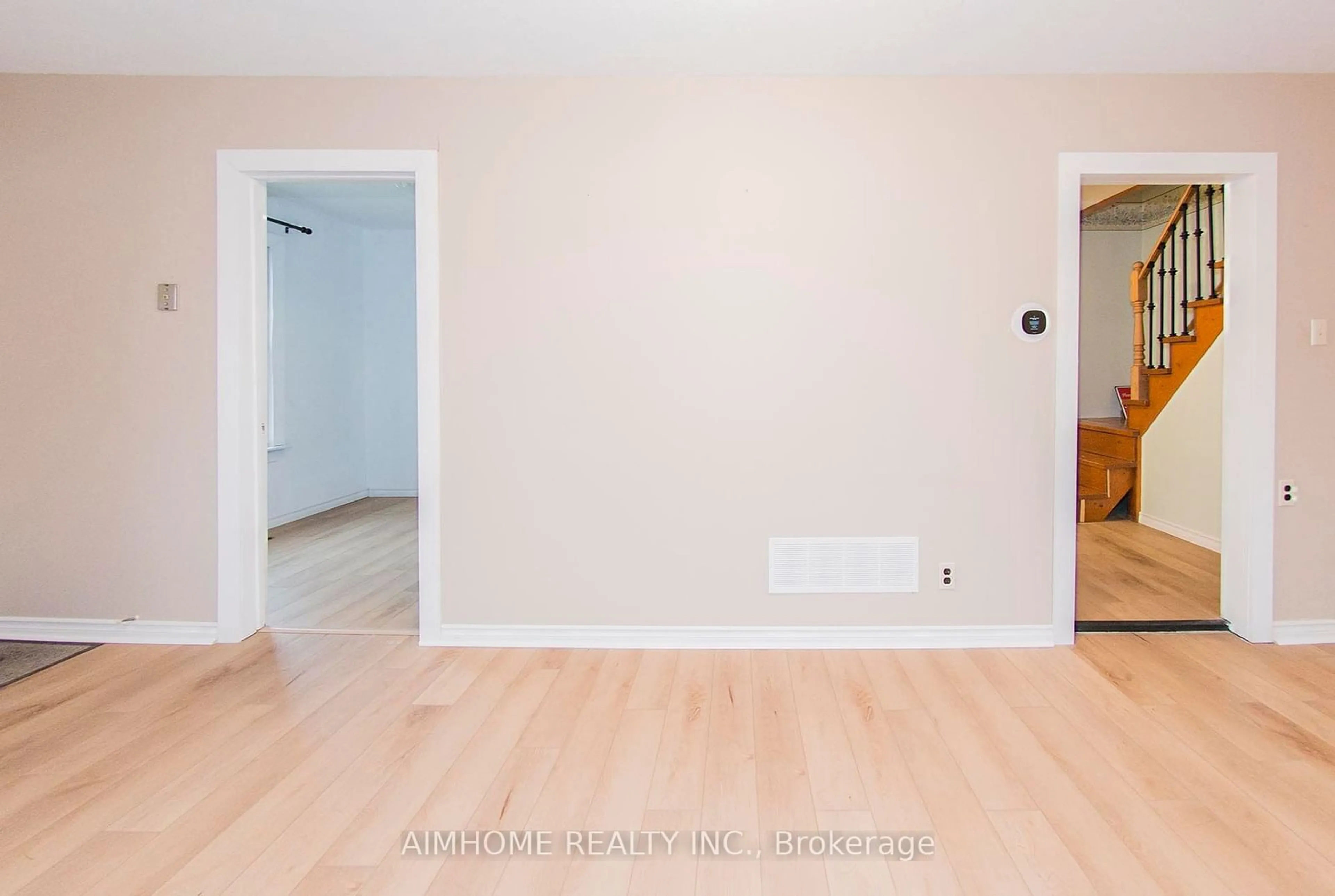 A pic of a room for 160 Ivon Ave, Hamilton Ontario L8H 5S8