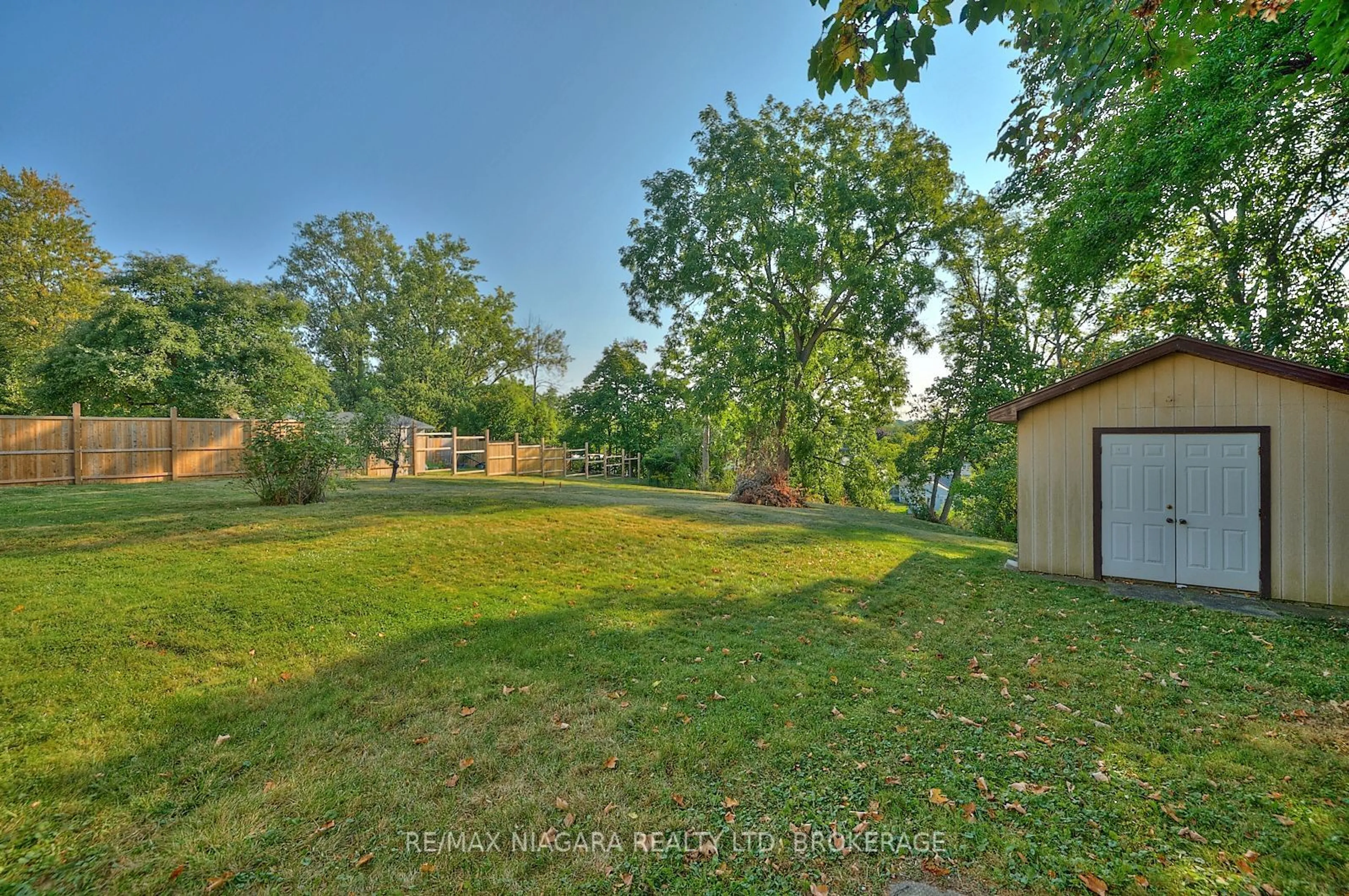 A pic from outside/outdoor area/front of a property/back of a property/a pic from drone, unknown for 245 STANTON St, Fort Erie Ontario L2A 3N8