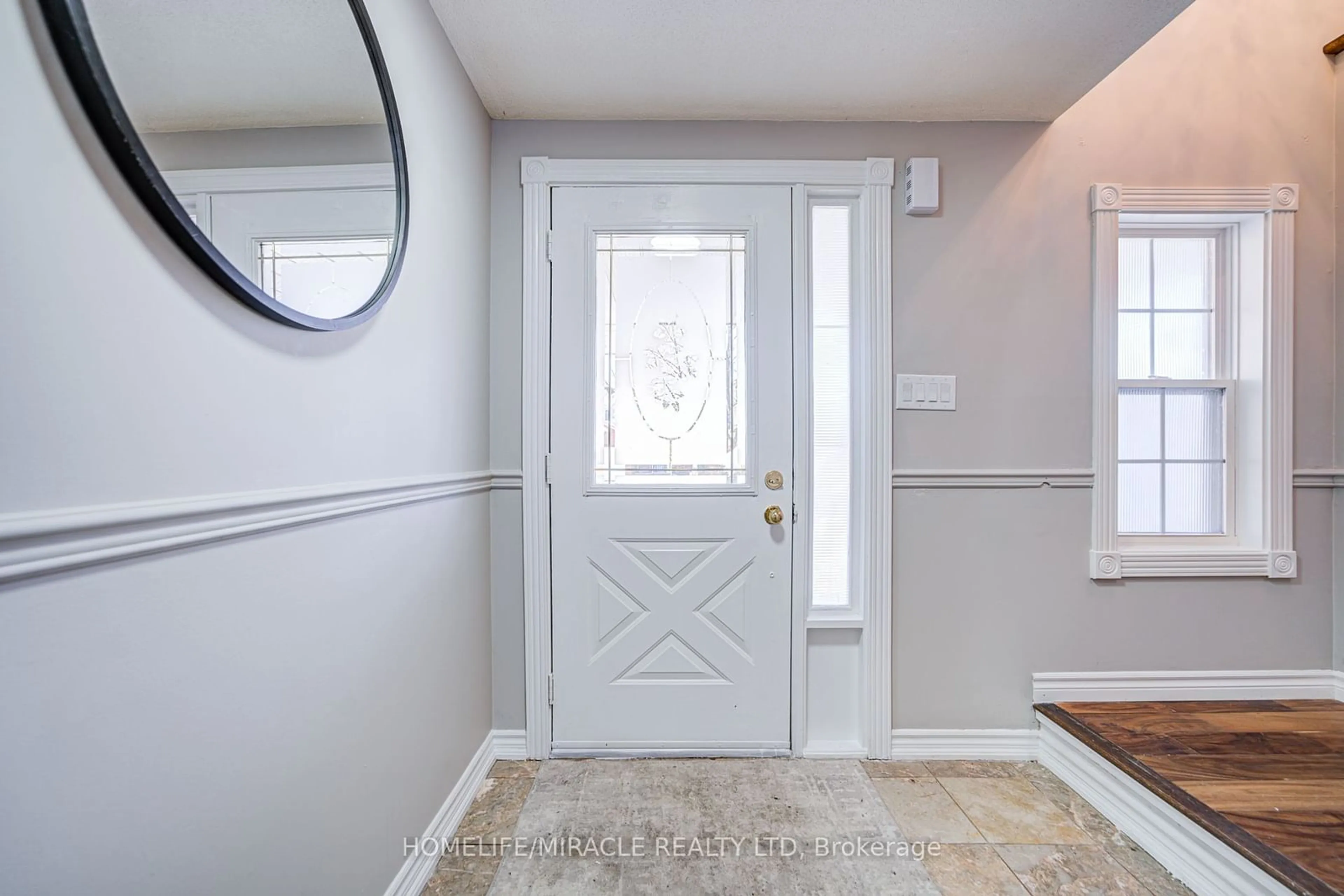 Indoor entryway for 98 Kovac Rd, Cambridge Ontario N1R 8K4