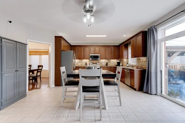 Additional property image - 12 Edgecroft Cres