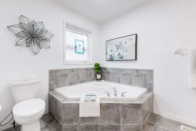 Additional property image - 12 Edgecroft Cres
