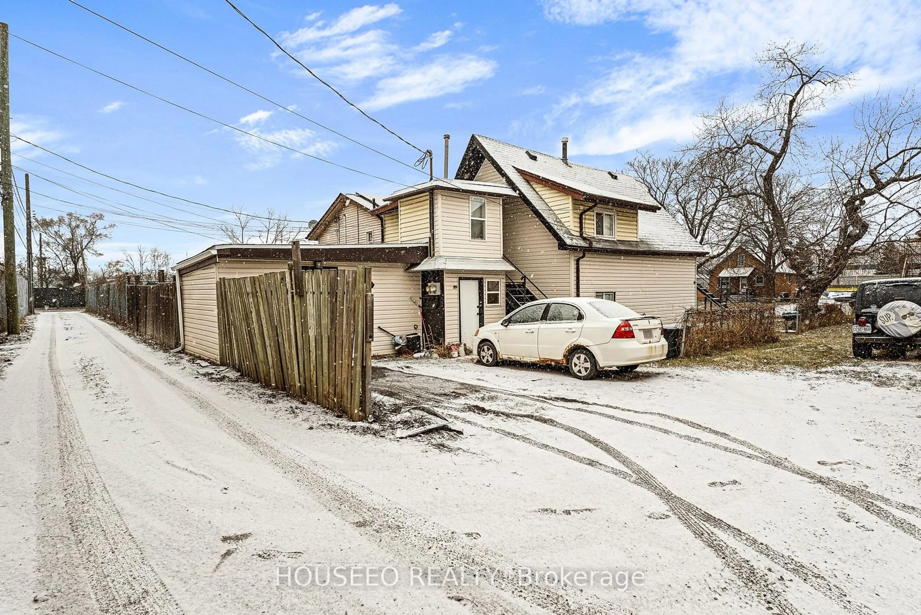 A pic from outside/outdoor area/front of a property/back of a property/a pic from drone, street for 1321 Henry Ford Centre Dr, Windsor Ontario N8Y 2T9