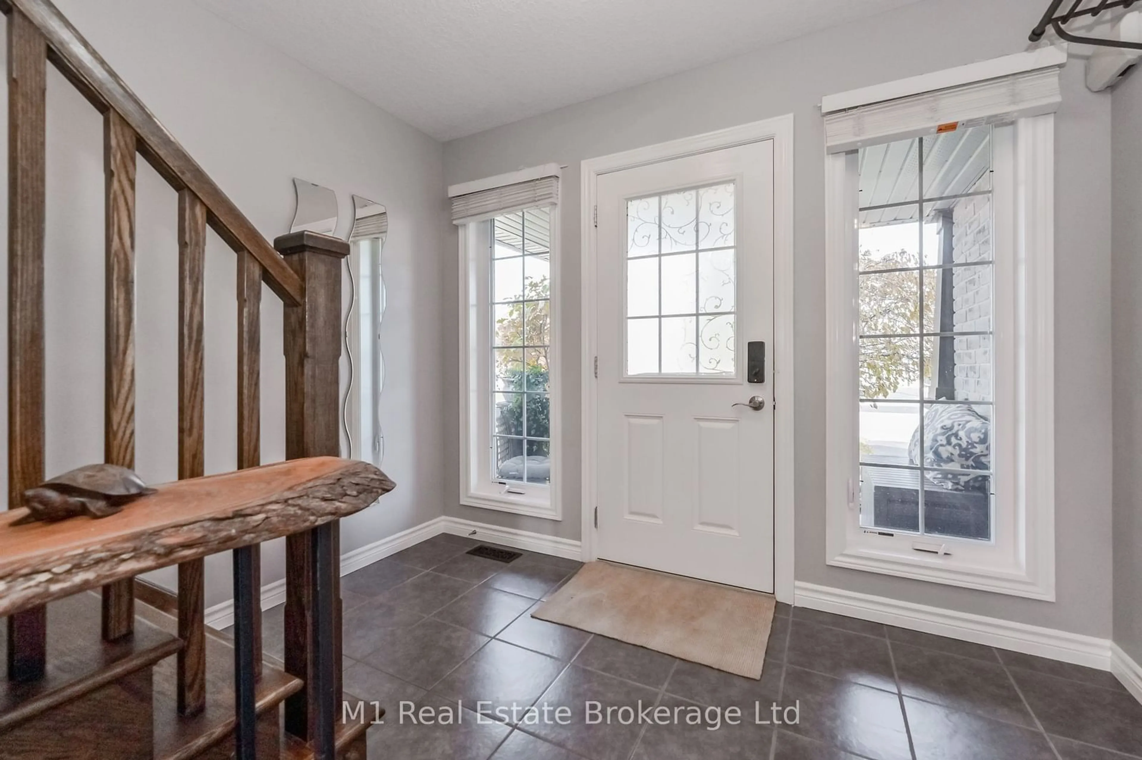 Indoor entryway for 66 HEALEY St, Centre Wellington Ontario N0B 1S0