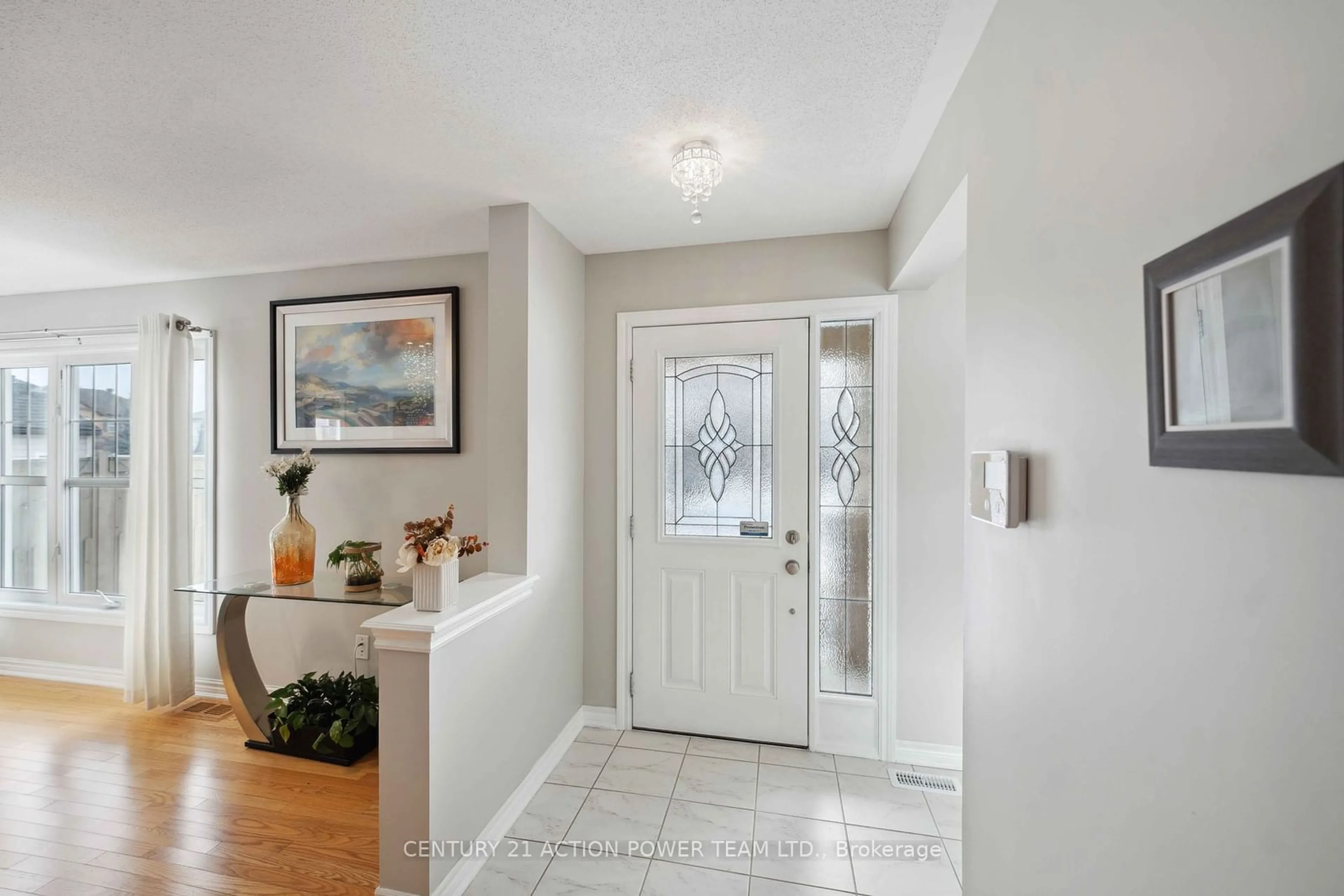 Indoor entryway for 582 Sunlit Circ, Orleans - Cumberland and Area Ontario K4A 0V4