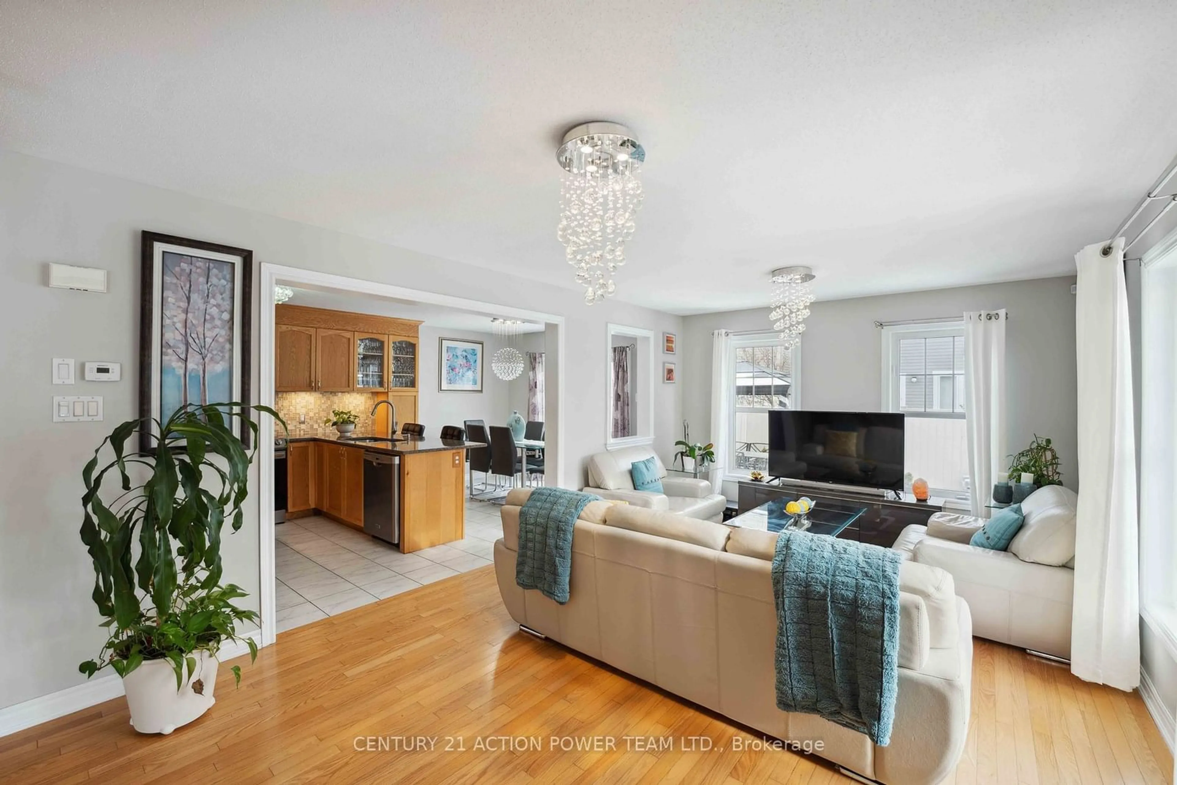 Living room with furniture, unknown for 582 Sunlit Circ, Orleans - Cumberland and Area Ontario K4A 0V4