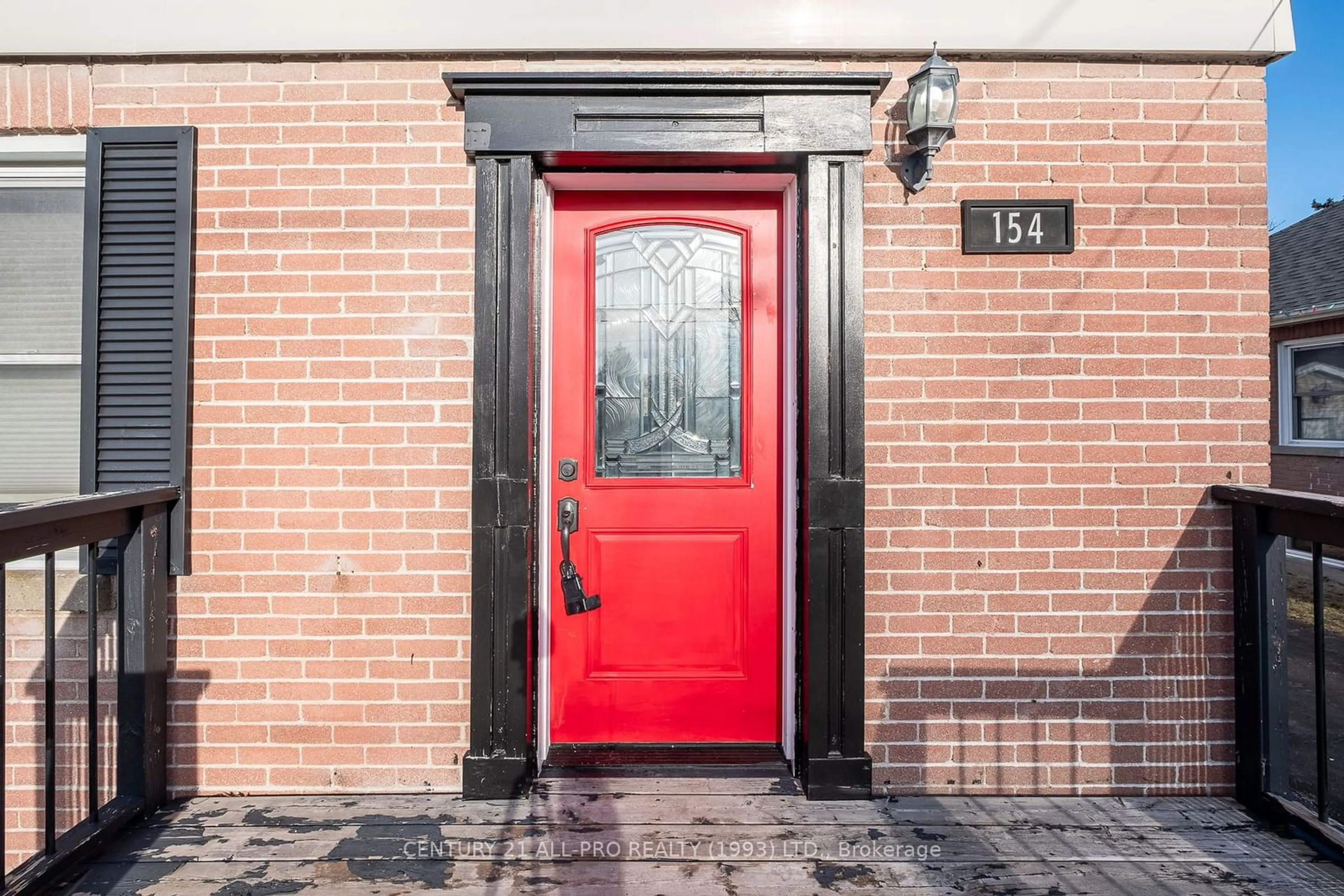 Indoor entryway for 154 Munroe St, Cobourg Ontario K9A 1C1