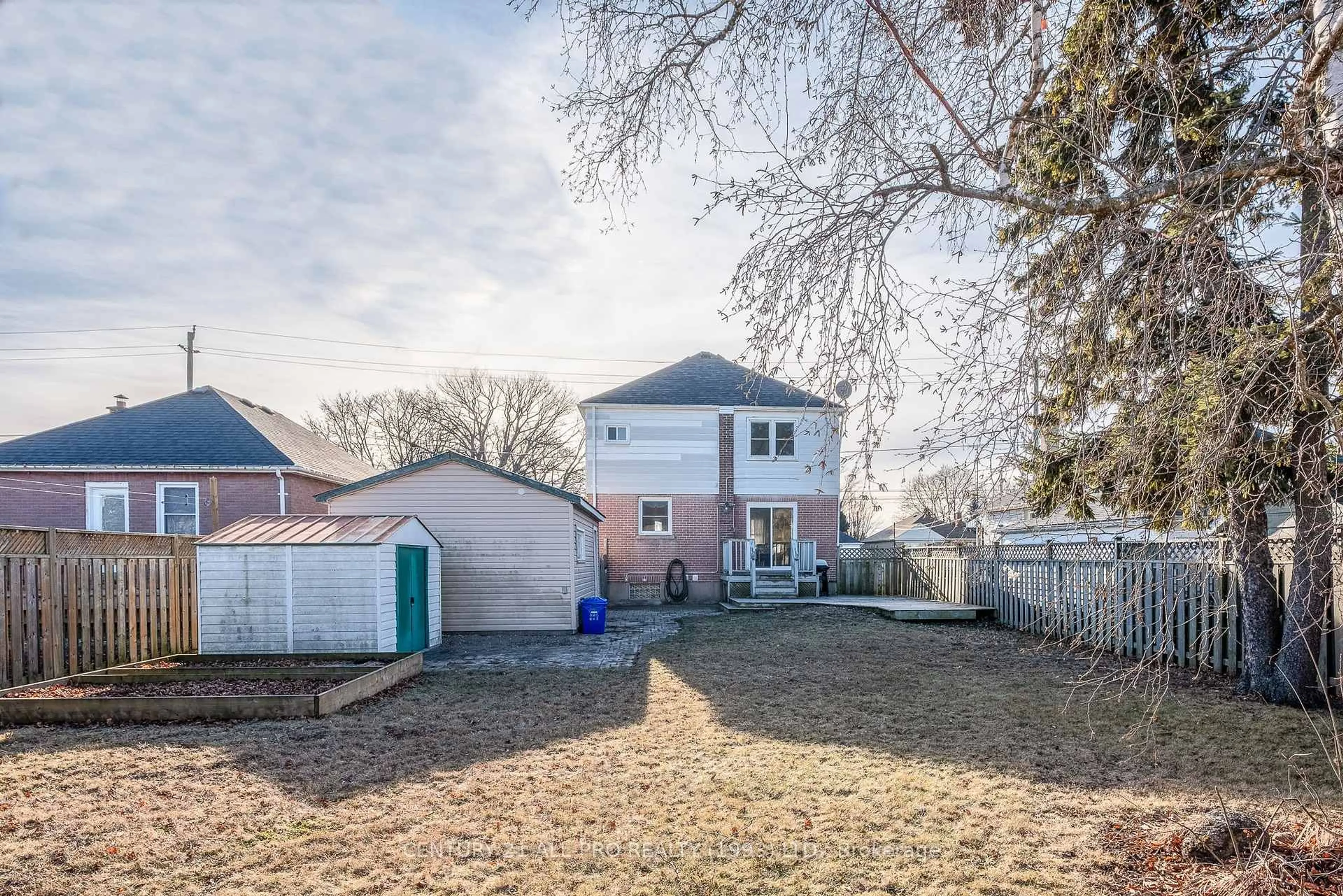 A pic from outside/outdoor area/front of a property/back of a property/a pic from drone, street for 154 Munroe St, Cobourg Ontario K9A 1C1