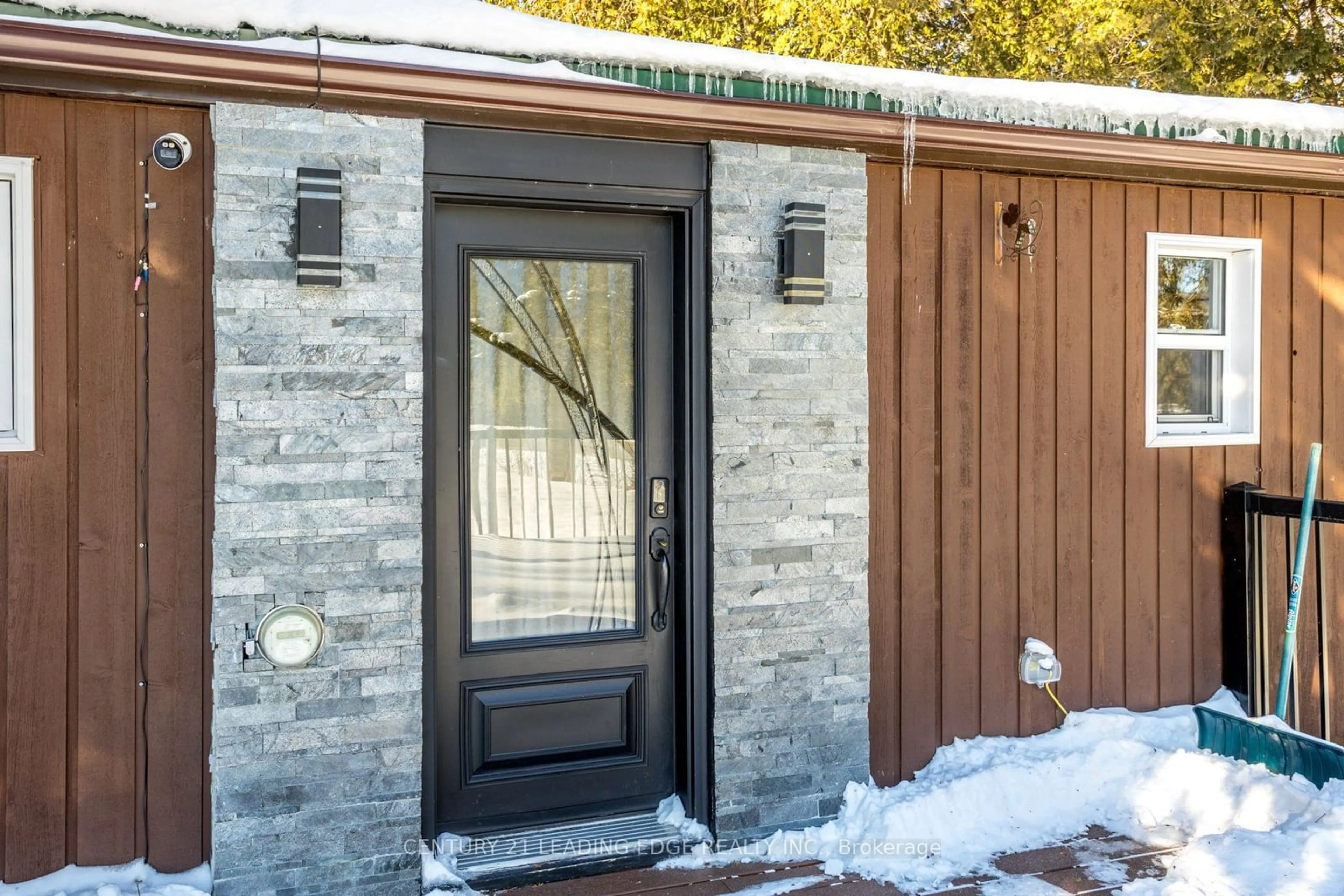 Indoor entryway for 264 Francis St St, Kawartha Lakes Ontario K0M 1N0