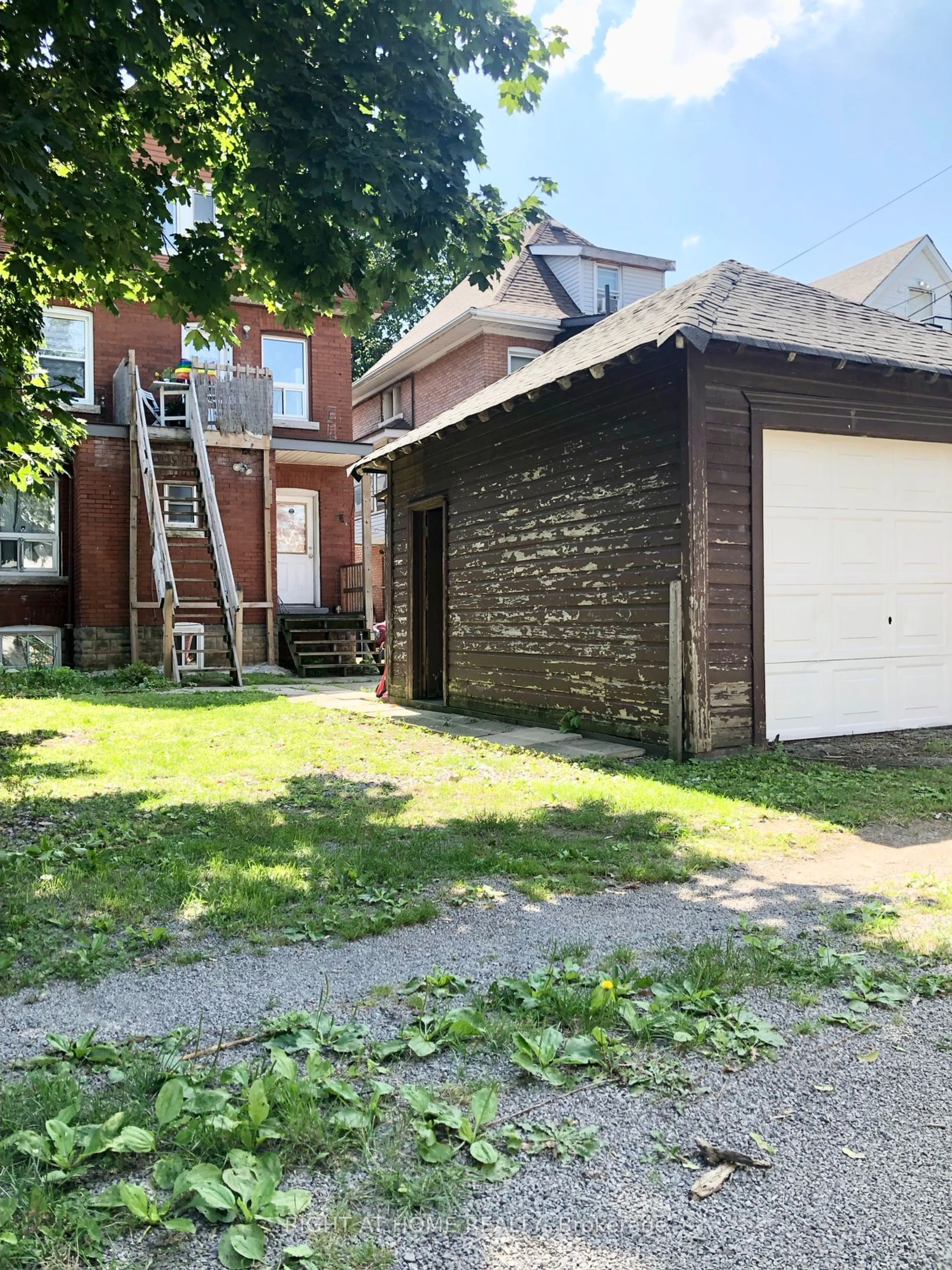 A pic from outside/outdoor area/front of a property/back of a property/a pic from drone, street for 24 Spadina Ave, Hamilton Ontario L8M 2W9