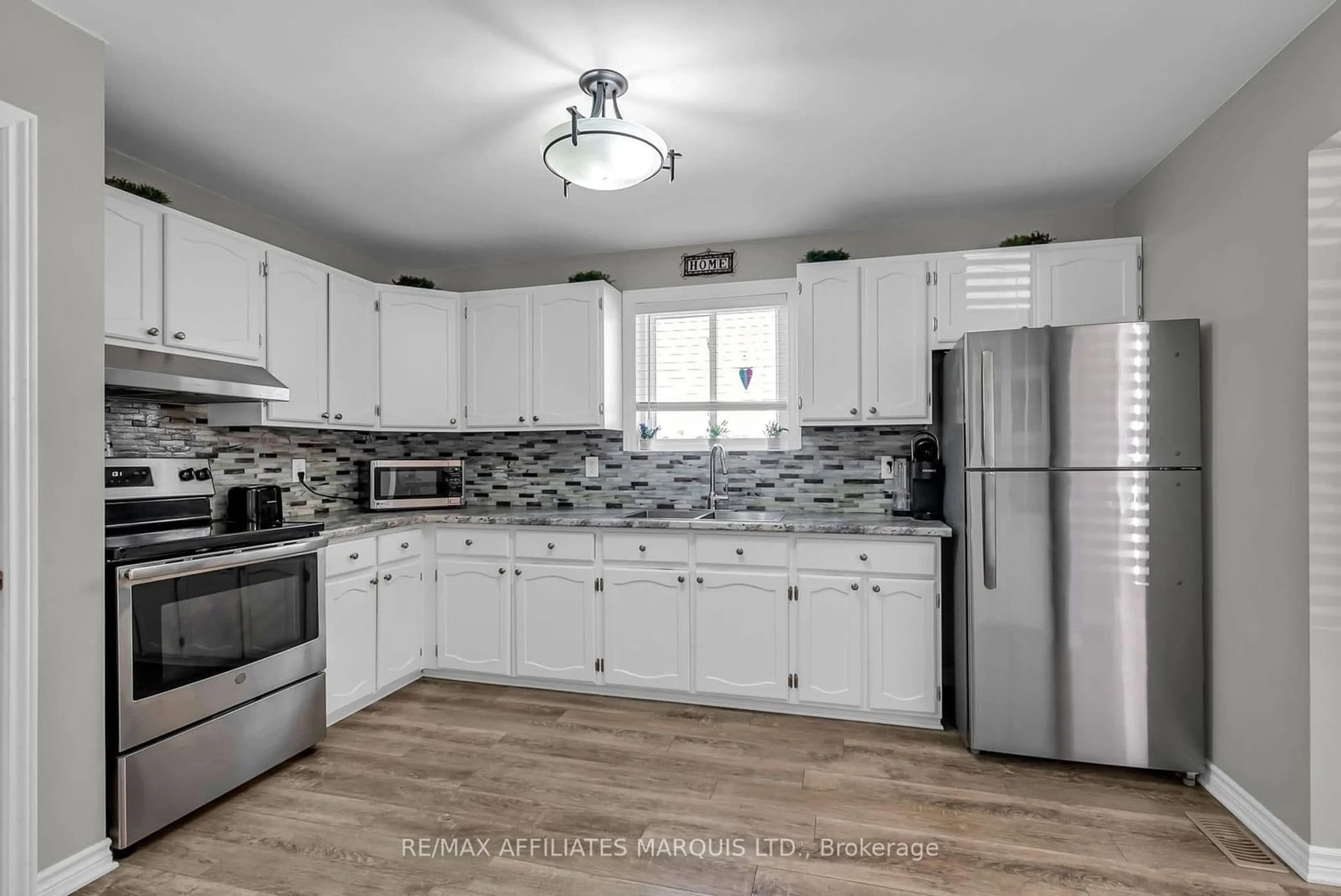 Standard kitchen, unknown for 273 Meadowvale Cres, Cornwall Ontario K6J 5K6