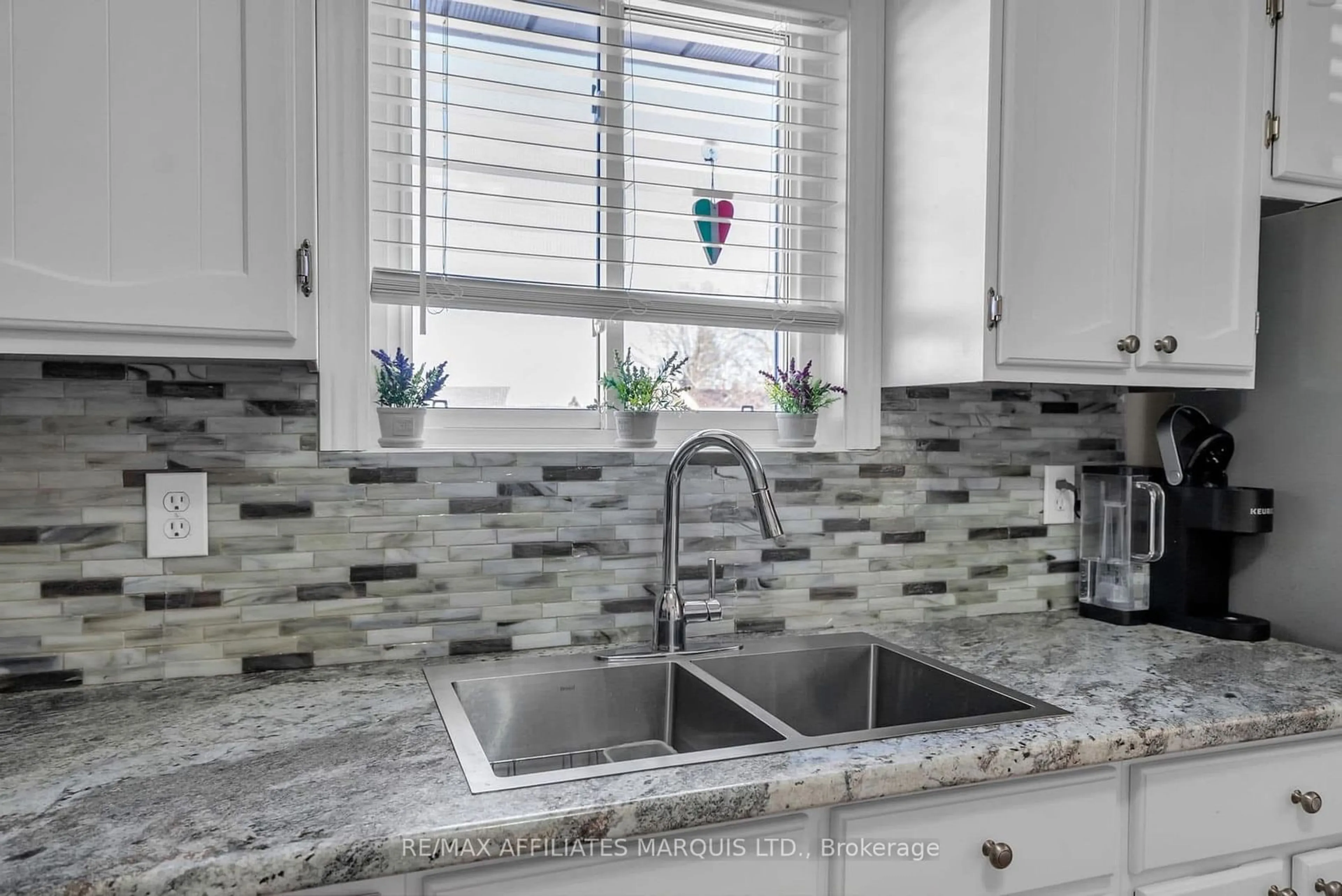 Contemporary kitchen, ceramic/tile floor for 273 Meadowvale Cres, Cornwall Ontario K6J 5K6