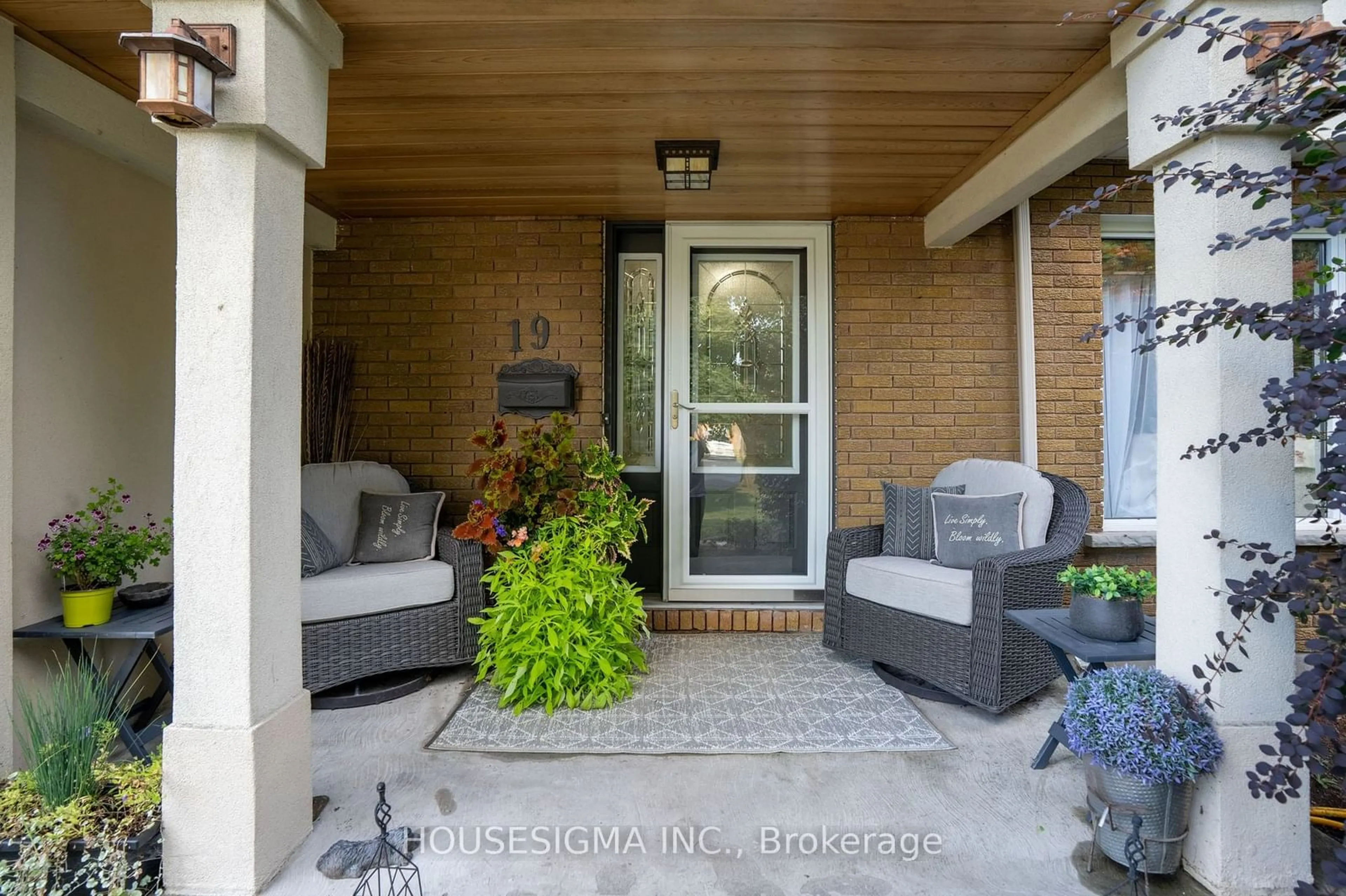 Indoor entryway for 19 Claremount Circ, Welland Ontario L3C 2P4