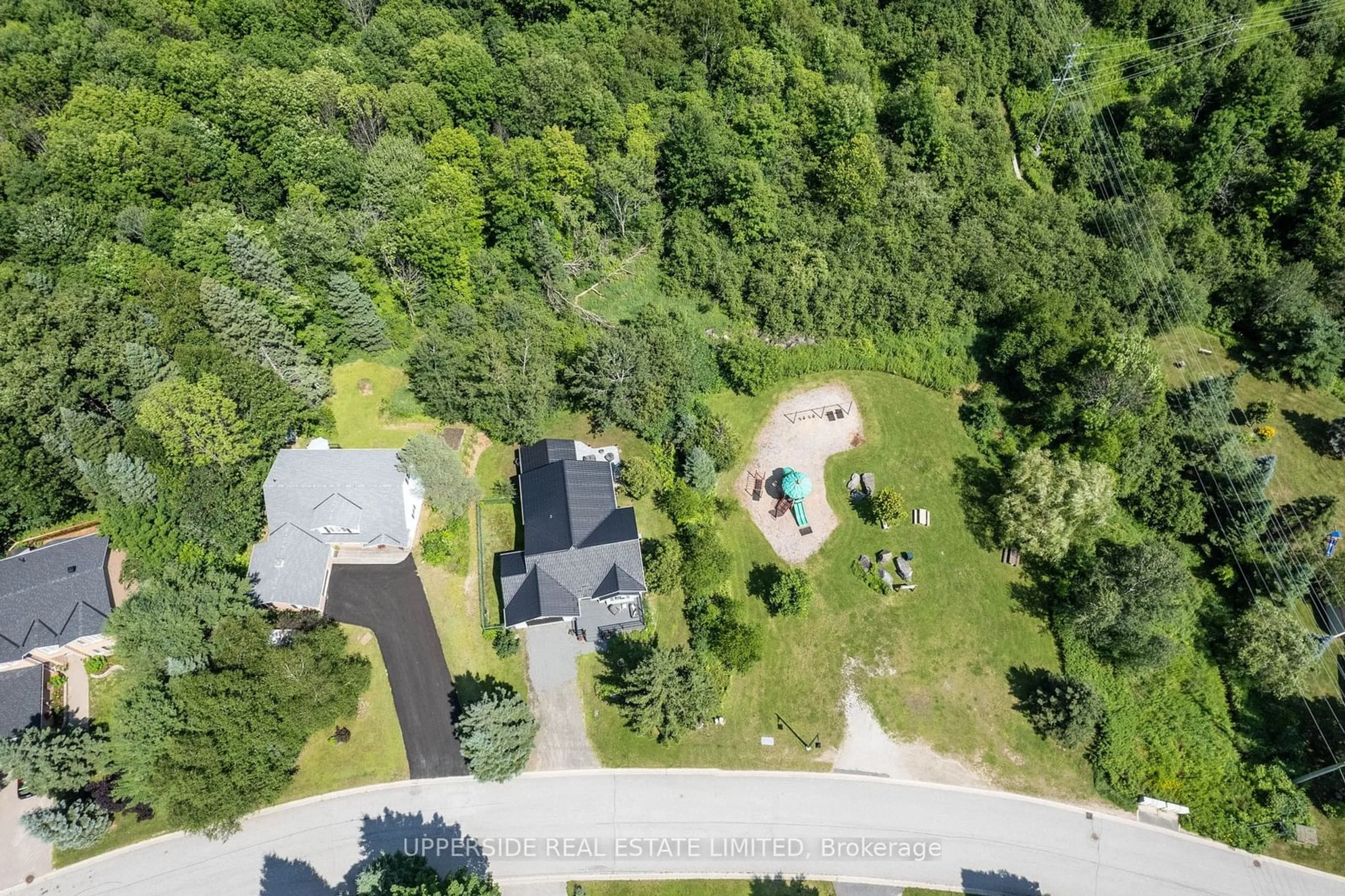 A pic from outside/outdoor area/front of a property/back of a property/a pic from drone, unknown for 30 GLENWOOD Dr, Huntsville Ontario P1H 1B6