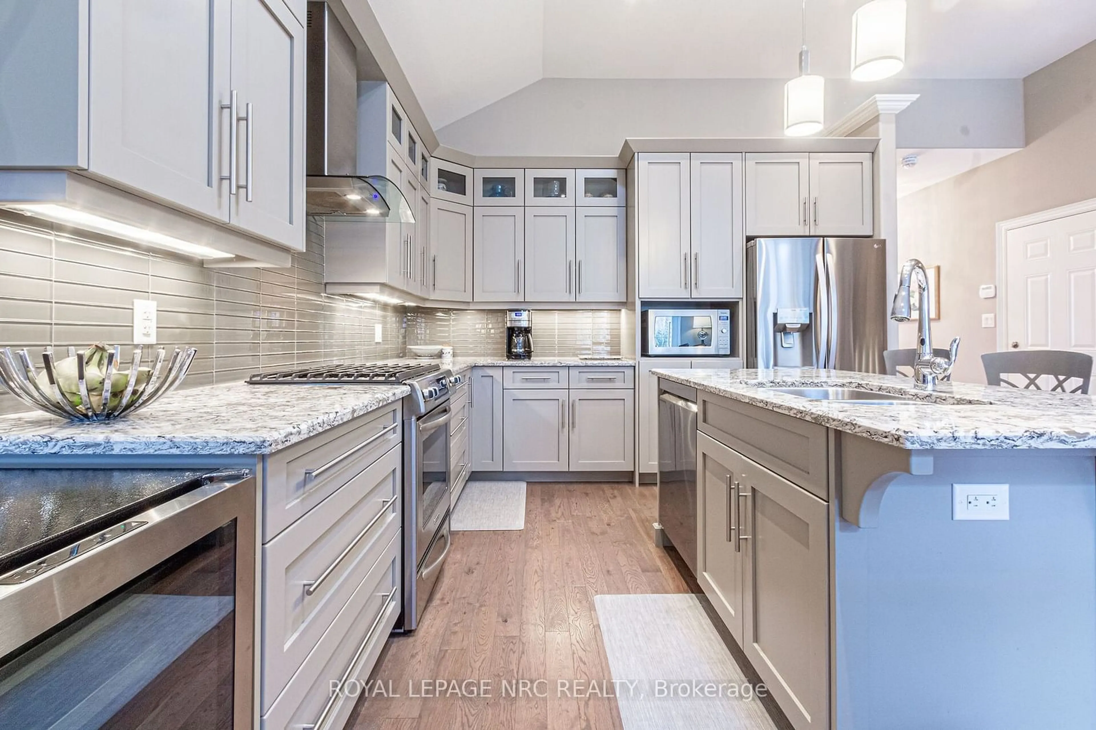 Open concept kitchen, unknown for 17 Stoneridge Cres, Niagara-on-the-Lake Ontario L0S 1J1