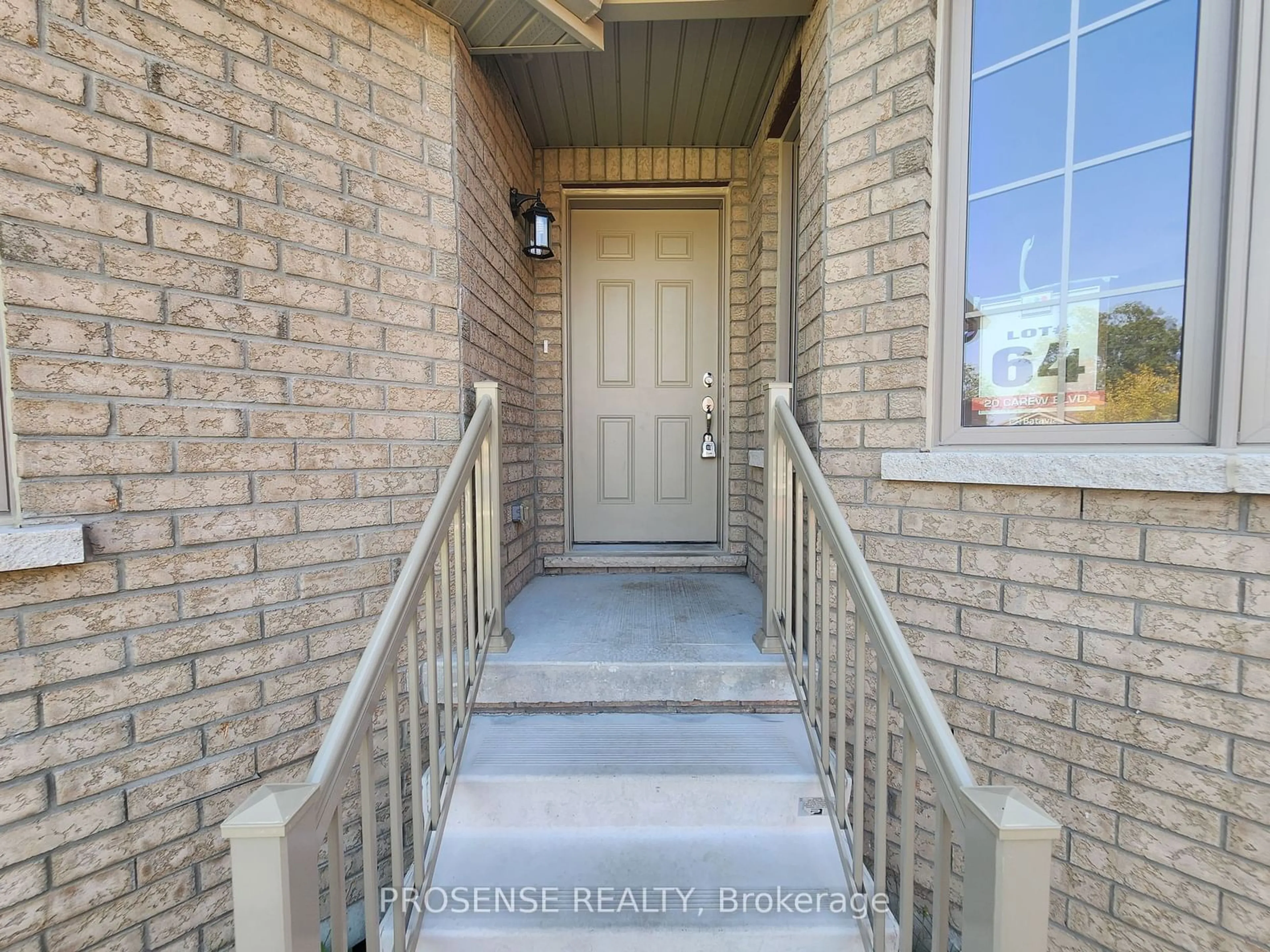 Indoor entryway for 20 Carew Blvd, Kawartha Lakes Ontario K9V 0P6