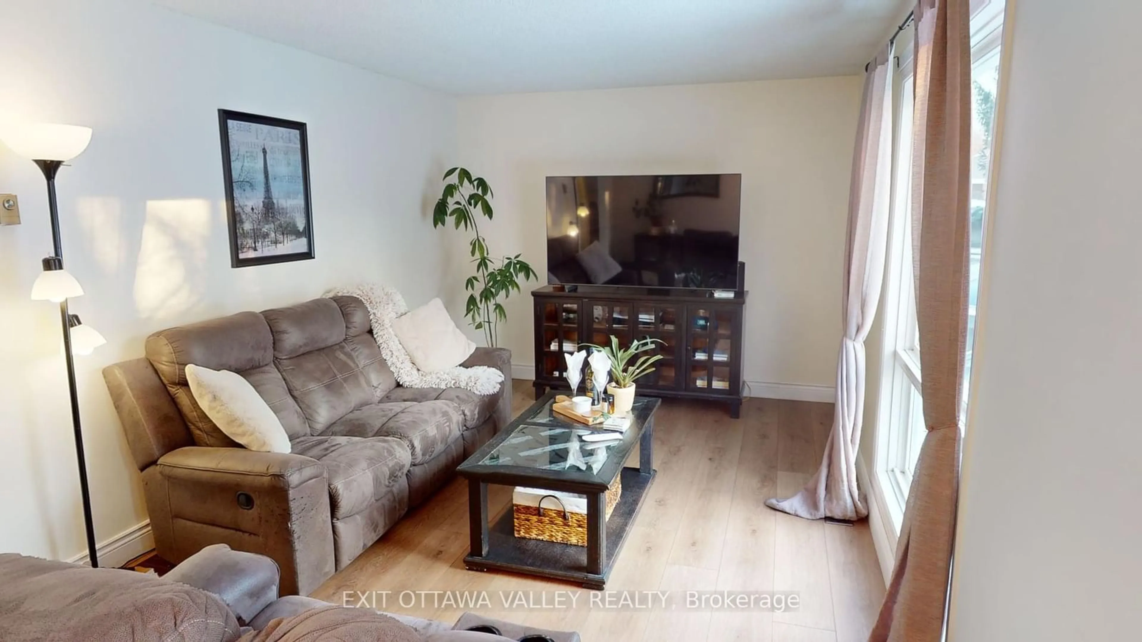 Living room with furniture, wood/laminate floor for 183 Cecil St, Pembroke Ontario K8A 8G7