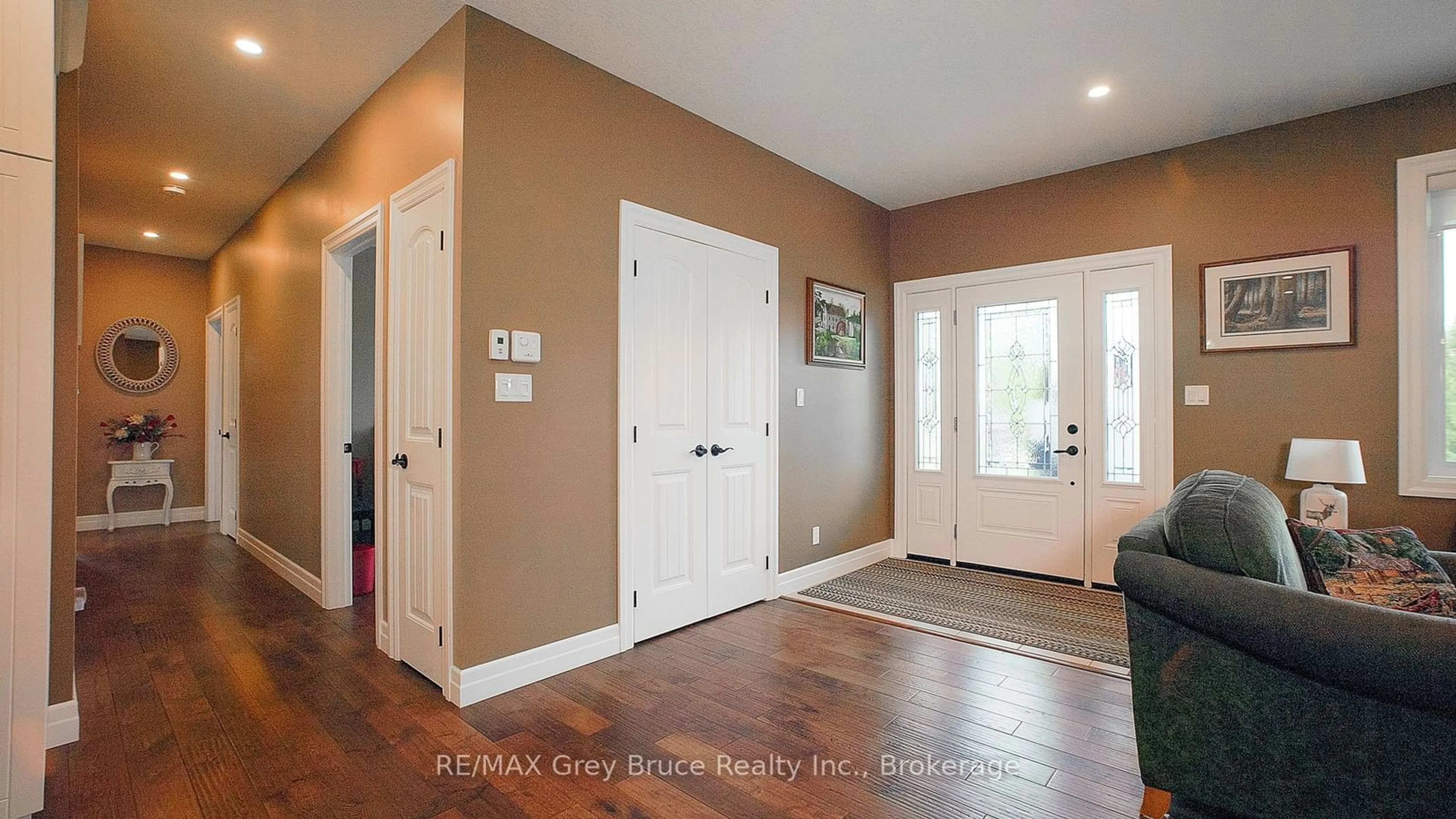 Indoor entryway for 350297 CONCESSION A, Meaford Ontario N0H 1B0