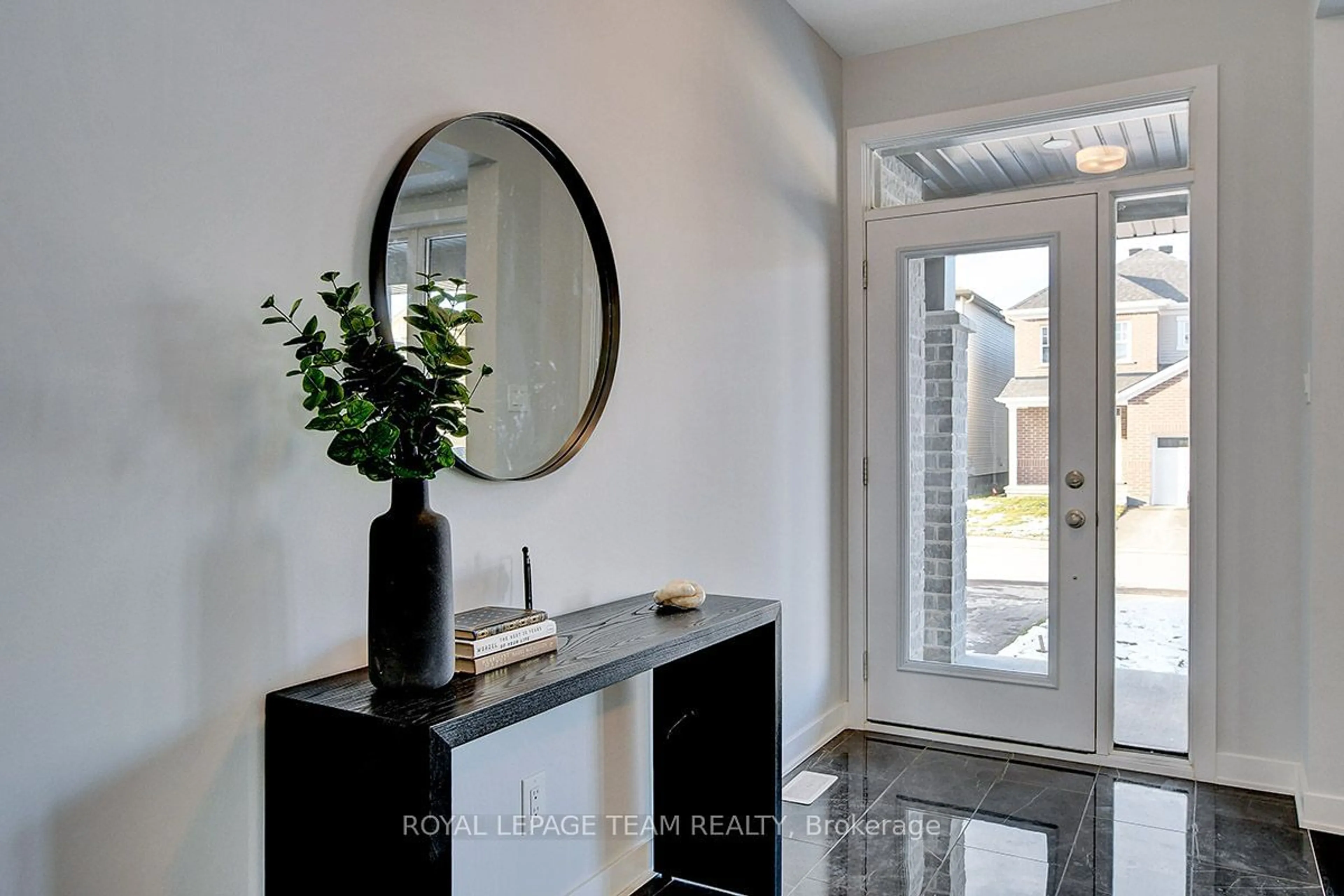 Indoor entryway for 848 Pearly Everlasting Cres, Stittsville - Munster - Richmond Ontario K0A 2Z0