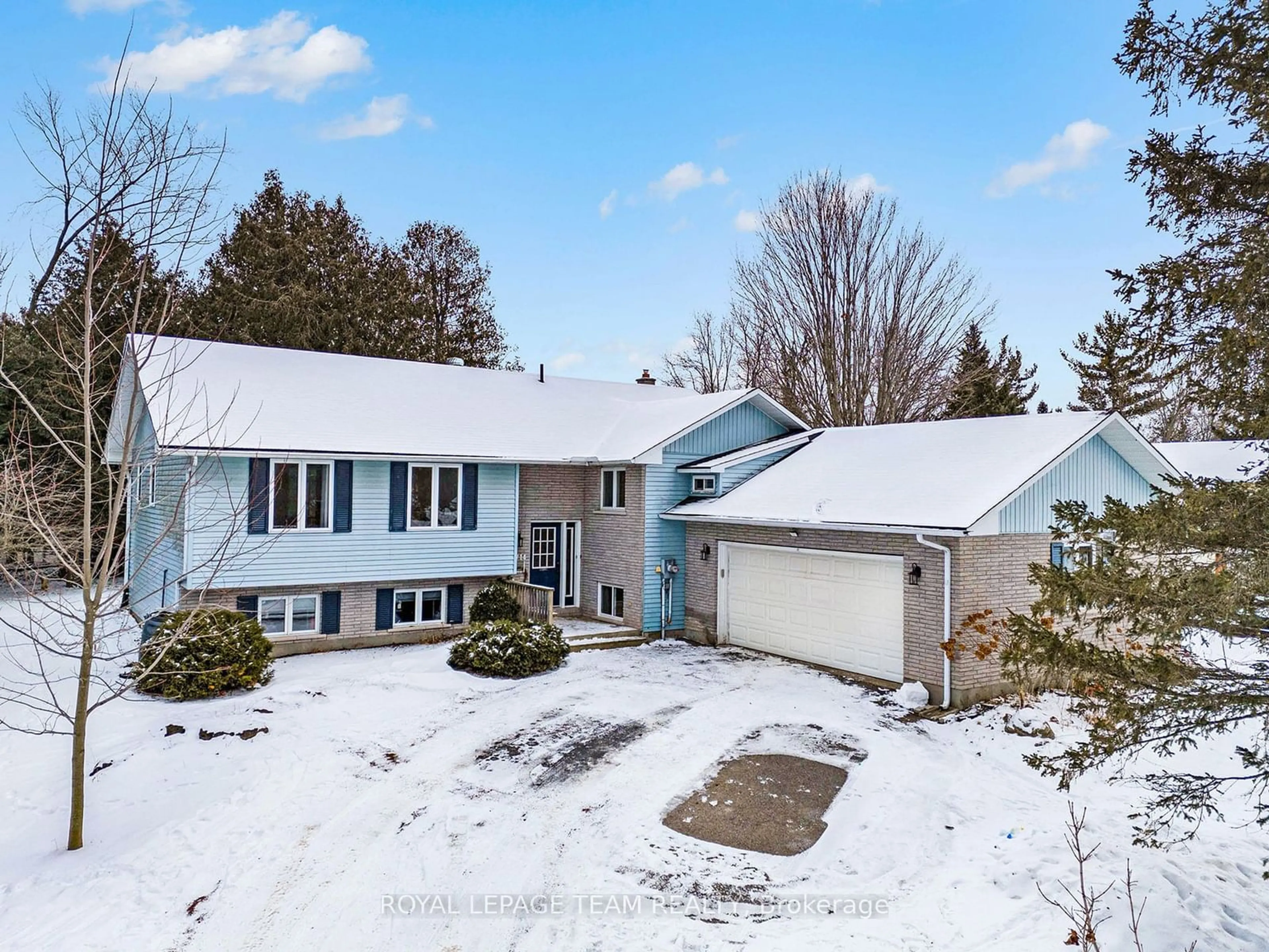 A pic from outside/outdoor area/front of a property/back of a property/a pic from drone, street for 5714 Owen St, Greely - Metcalfe - Osgoode - Vernon and Area Ontario K0A 2W0