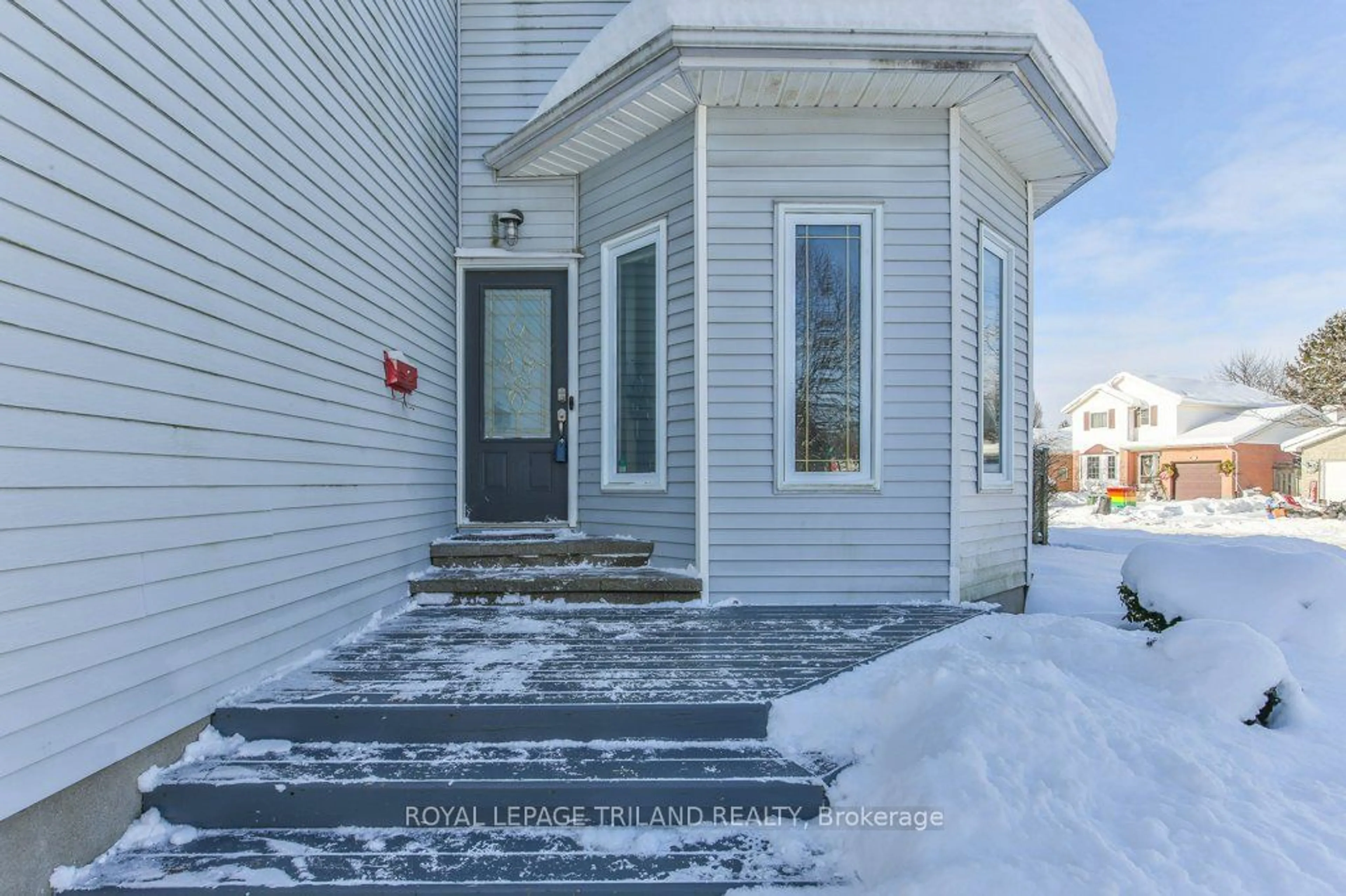 Indoor entryway for 83 Brandy Lane Rd, London Ontario N6G 4S4