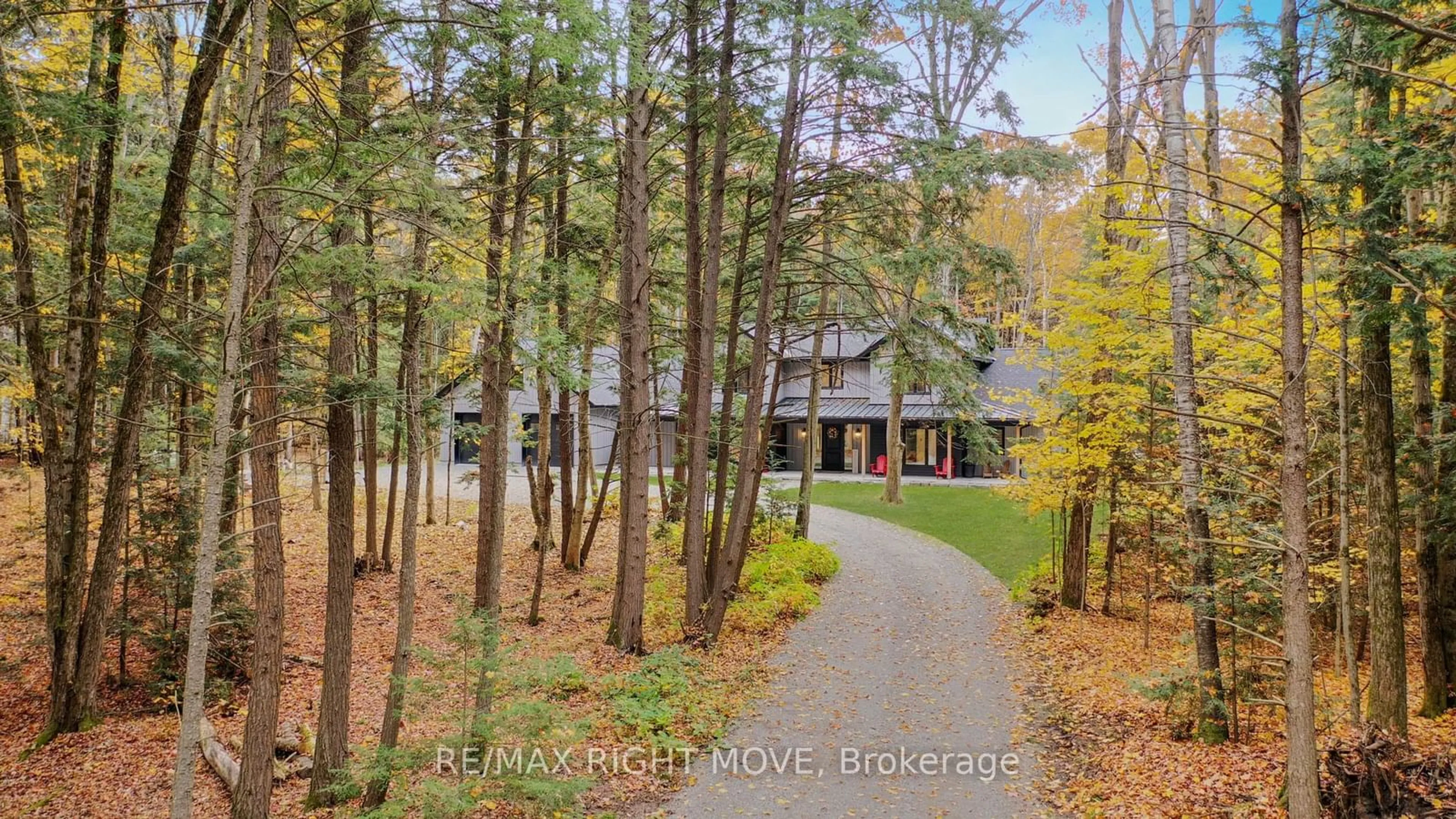 A pic from outside/outdoor area/front of a property/back of a property/a pic from drone, forest/trees view for 1025 Davis Dr, Gravenhurst Ontario P0E 1N0