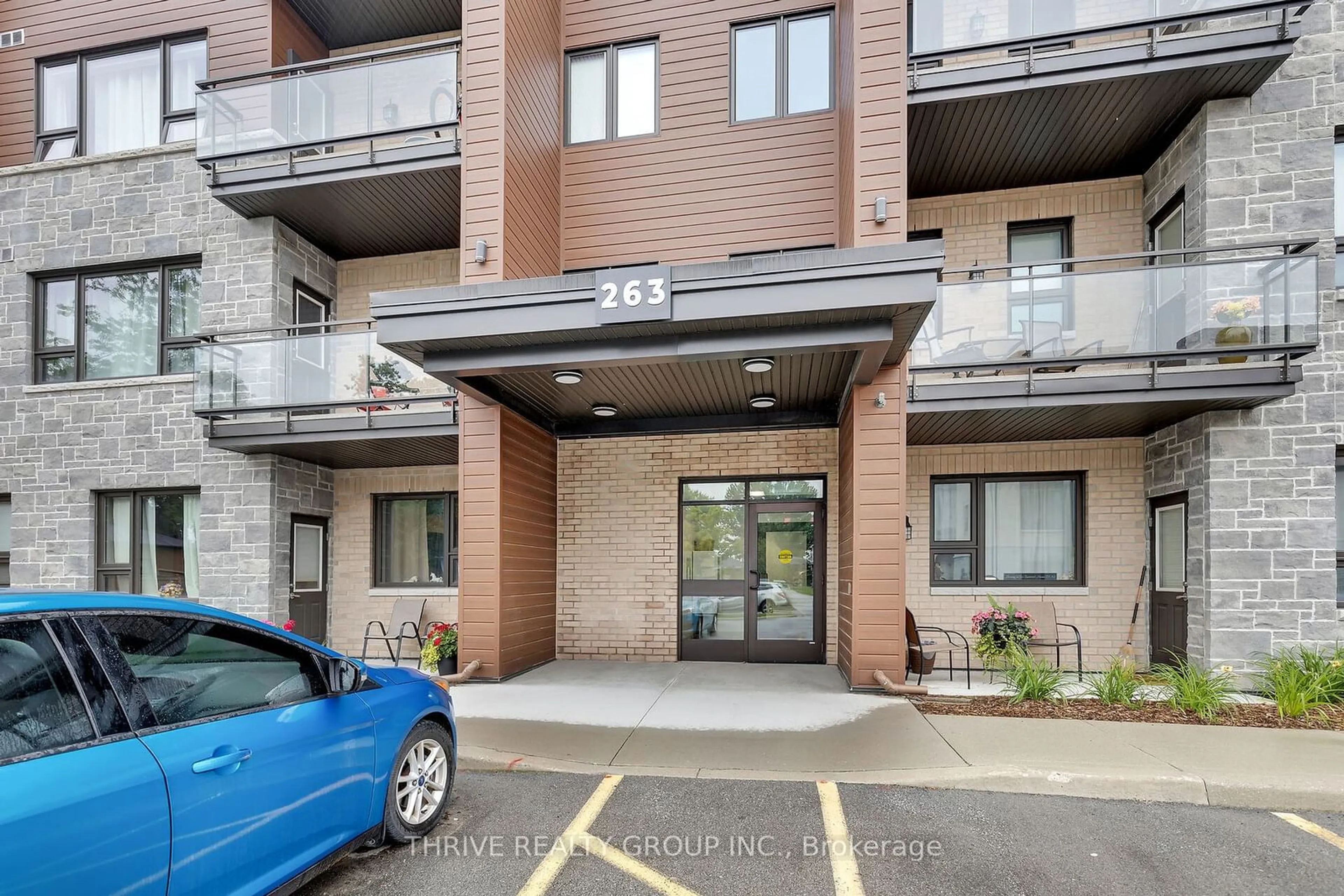 Indoor foyer for 263 Butler St #301, Lucan Biddulph Ontario N0M 2J0