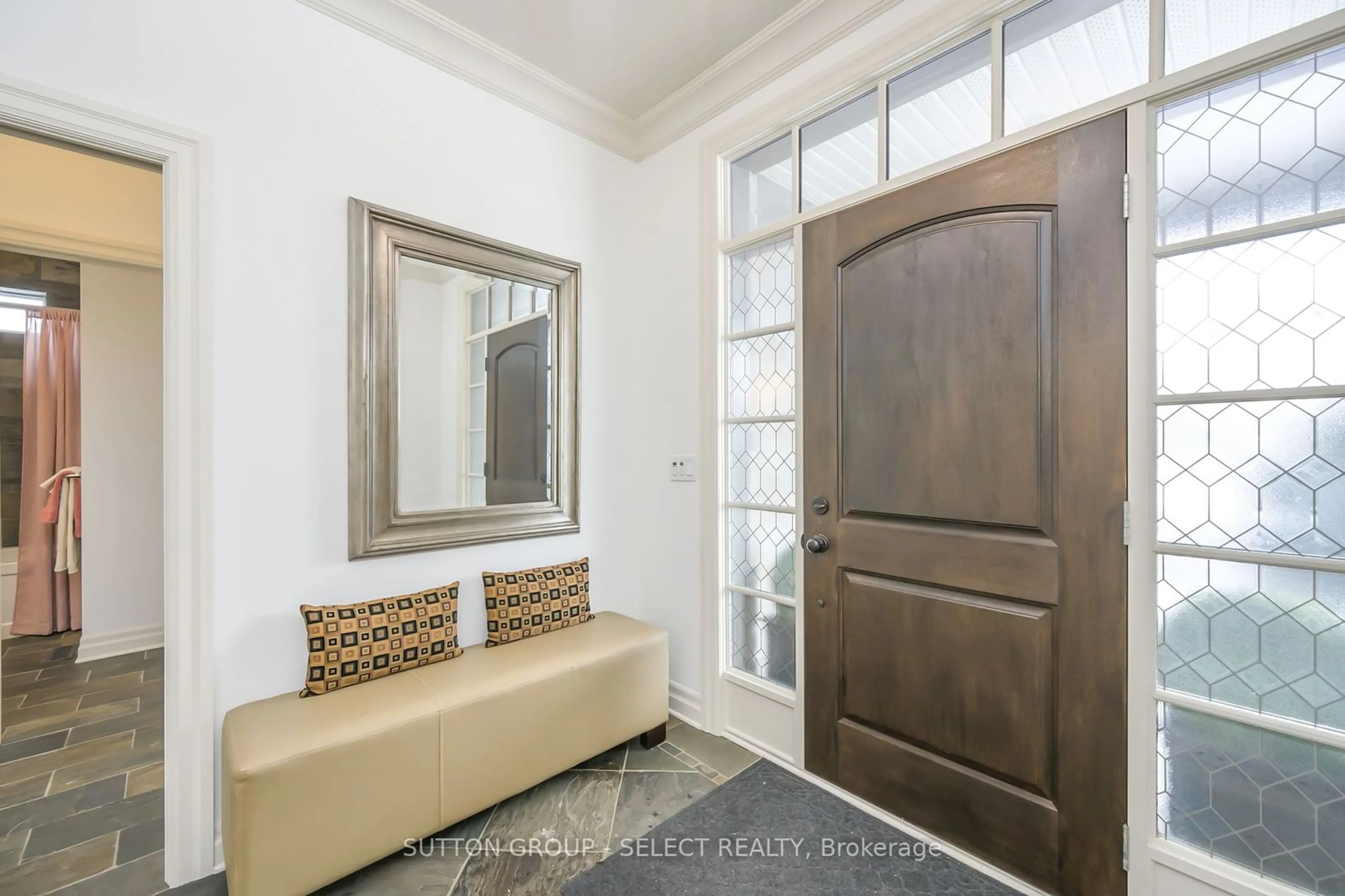 Indoor entryway for 161 Woodholme Pl, London Ontario N6G 0H4