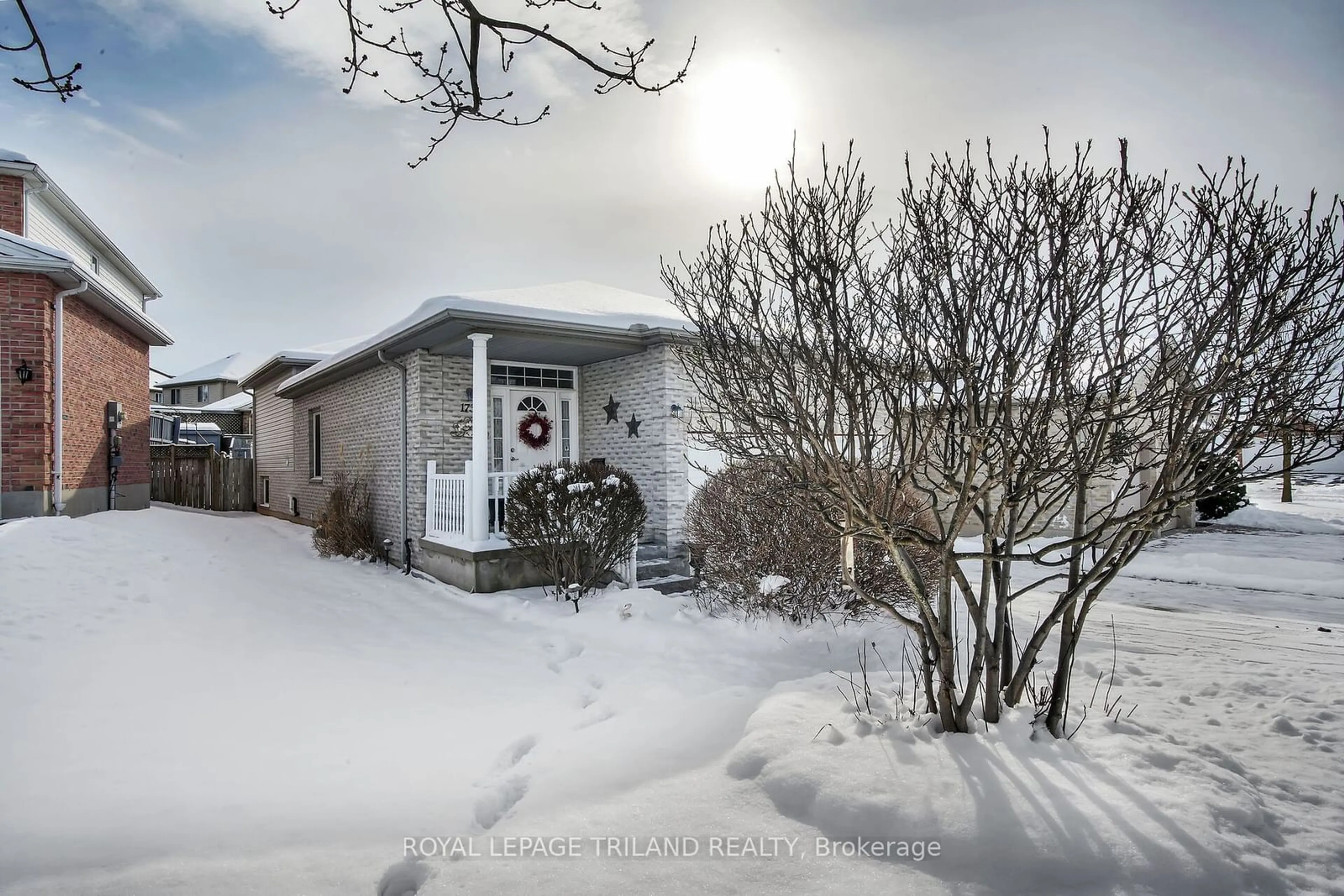 A pic from outside/outdoor area/front of a property/back of a property/a pic from drone, street for 1737 Birchwood Dr, London Ontario N6K 4X2