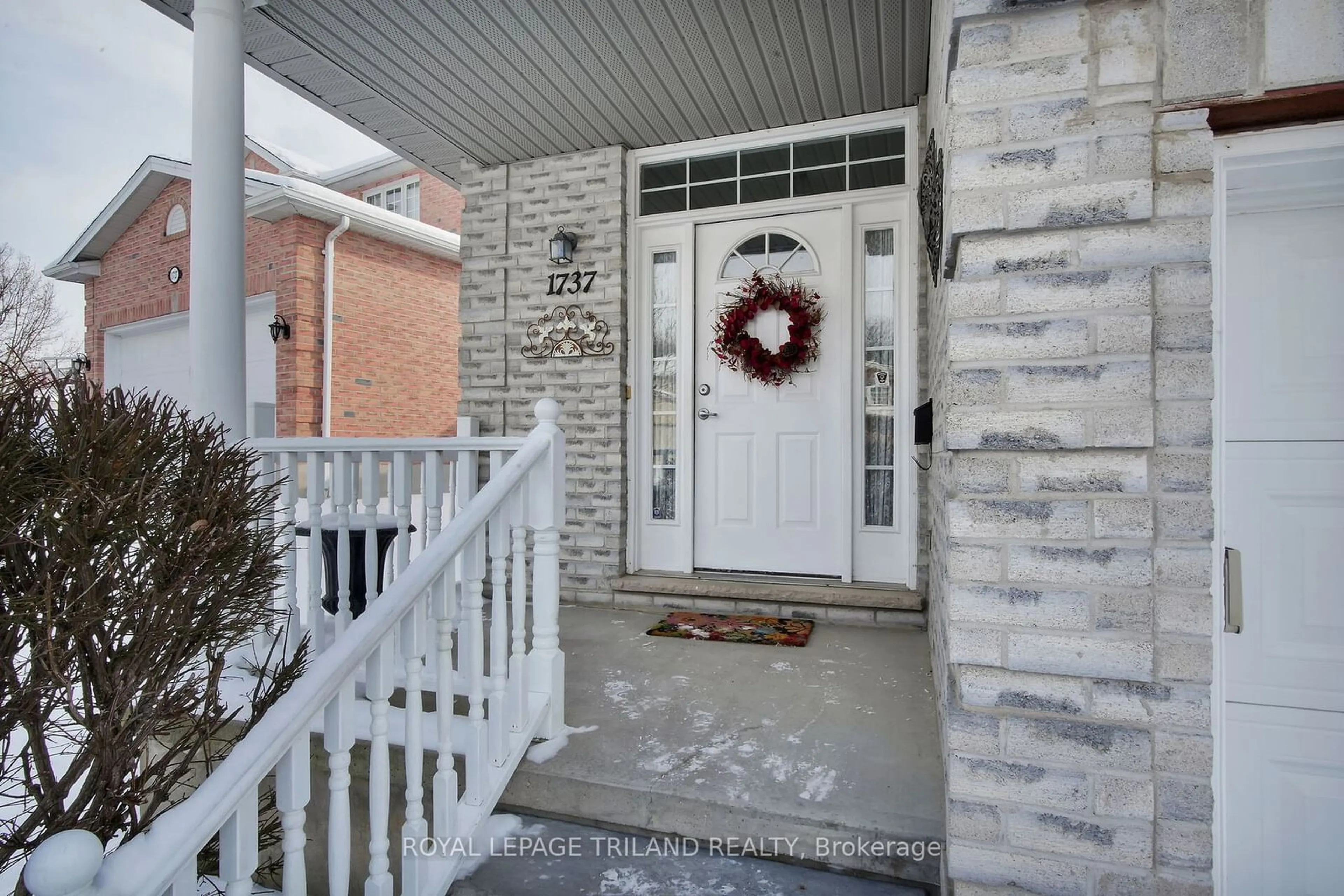 Indoor entryway for 1737 Birchwood Dr, London Ontario N6K 4X2