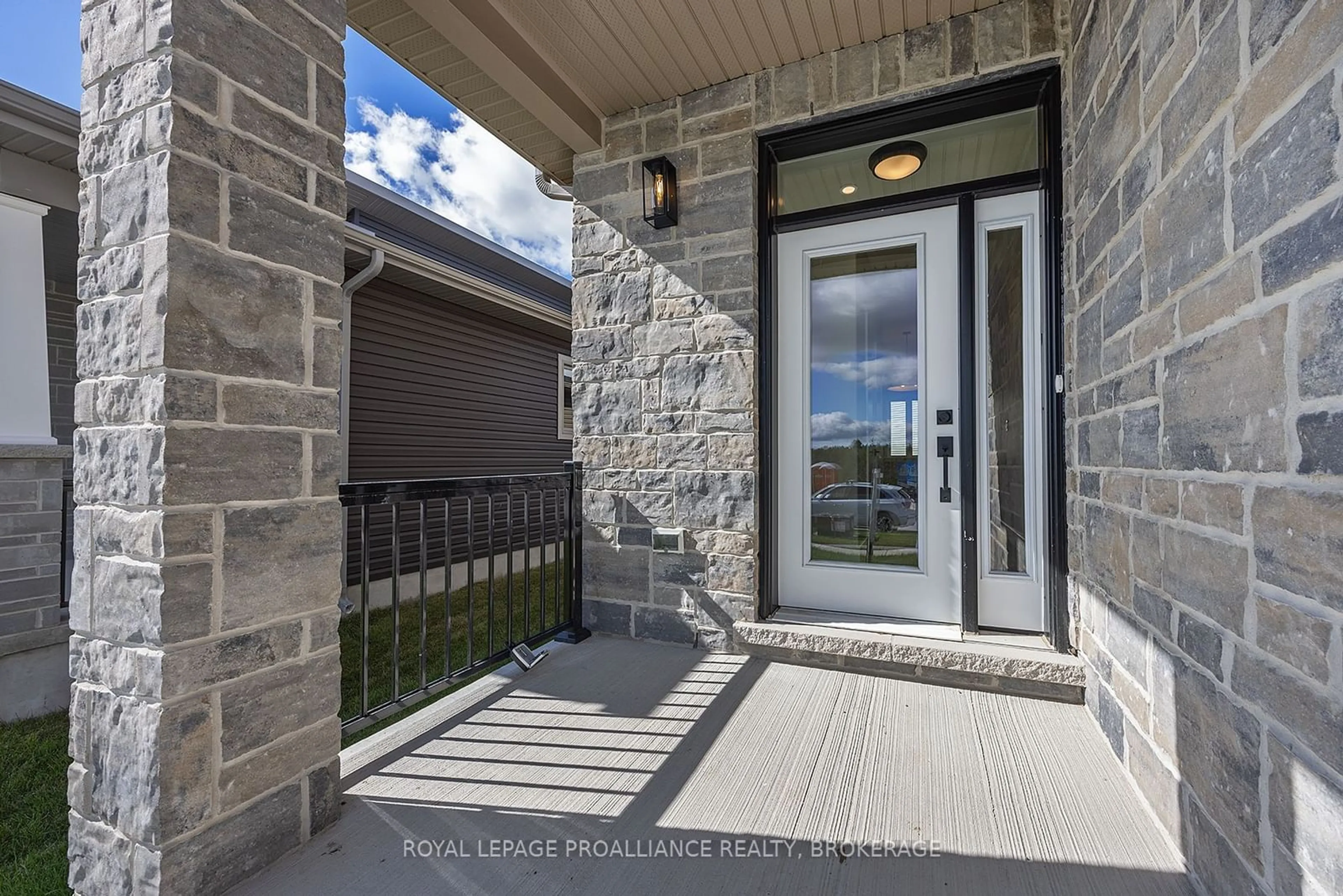 Indoor entryway for 116 Potter Dr, Loyalist Ontario K0H 2H0