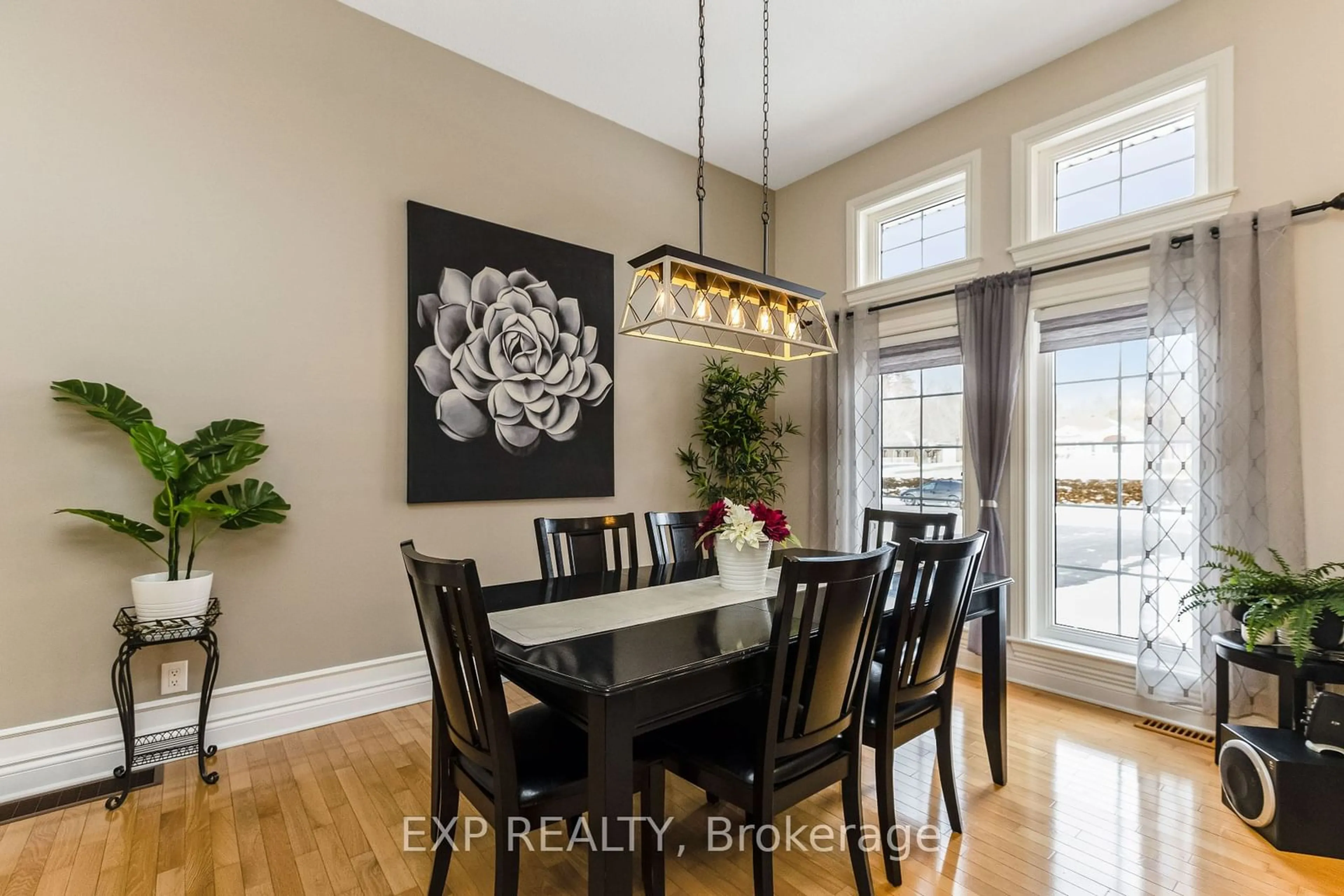 Dining room, wood/laminate floor for 1021 COLETTE St, Clarence-Rockland Ontario K0A 1E0