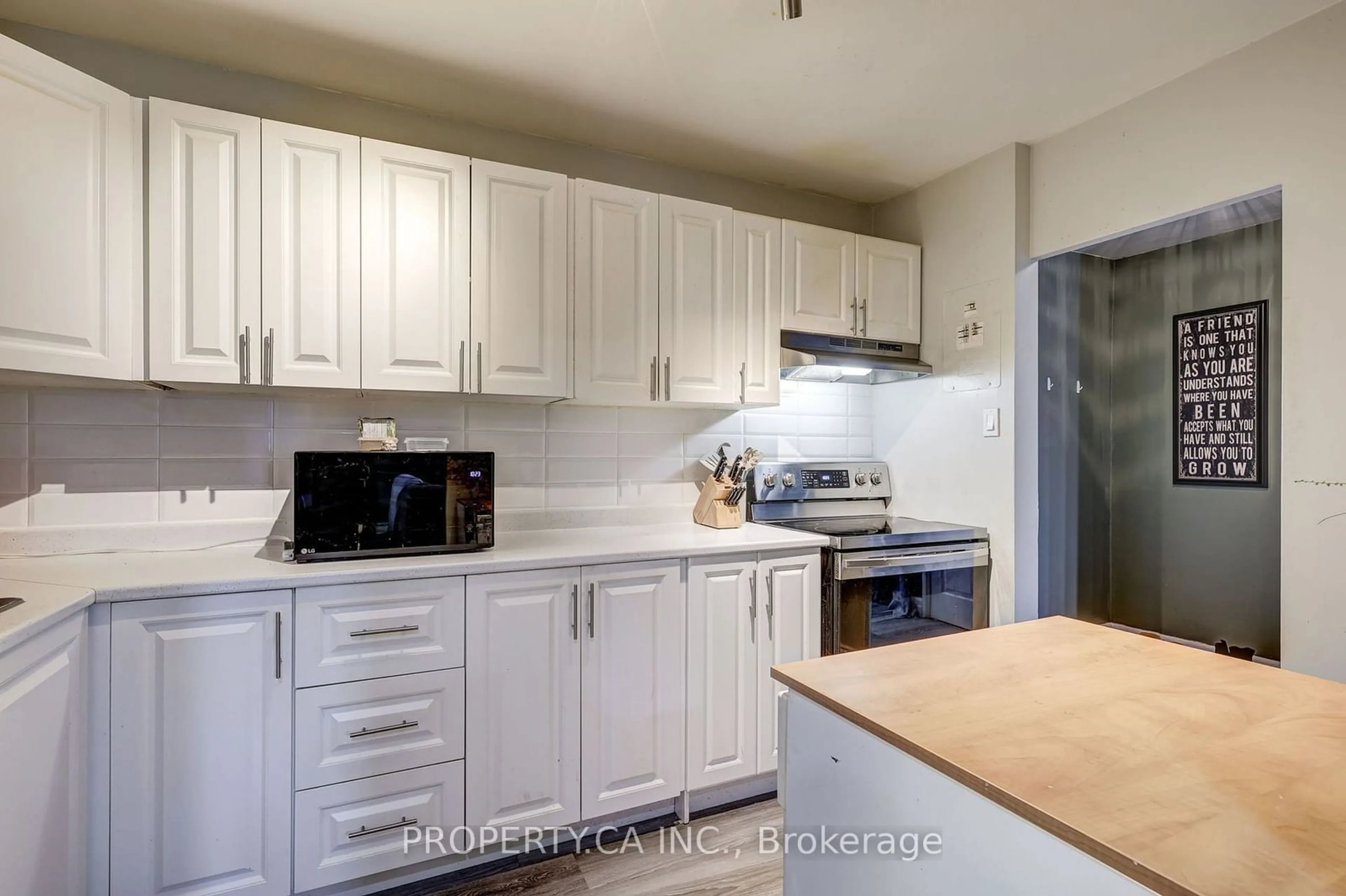 Standard kitchen, unknown for 583 Mornington Ave #310, London Ontario N5Y 3E9